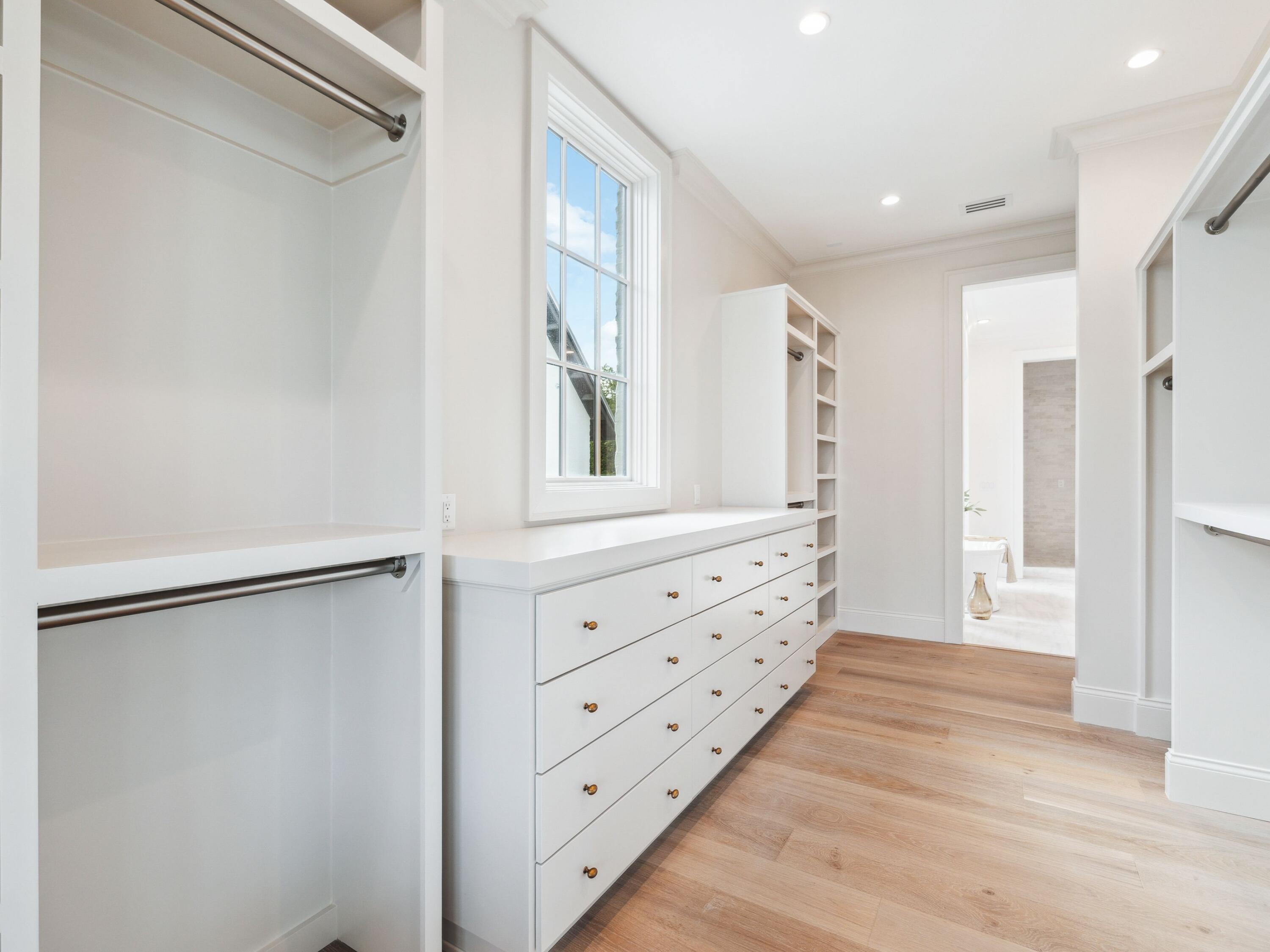 CHURCHILL OAKS - Residential