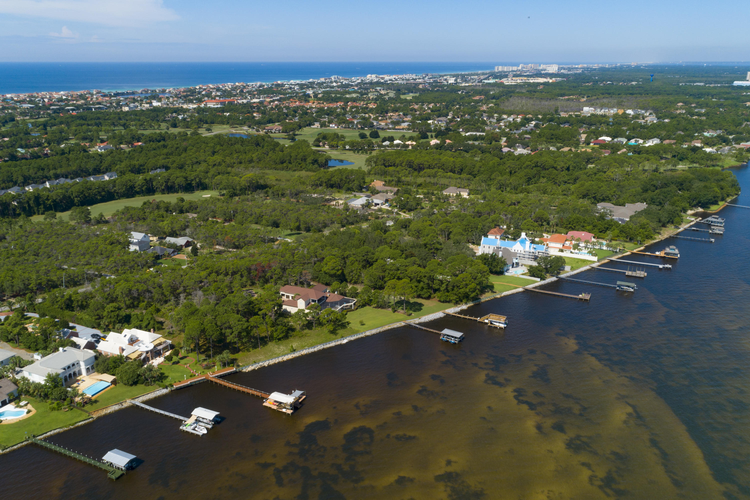 WHISPERING OAKS - Land