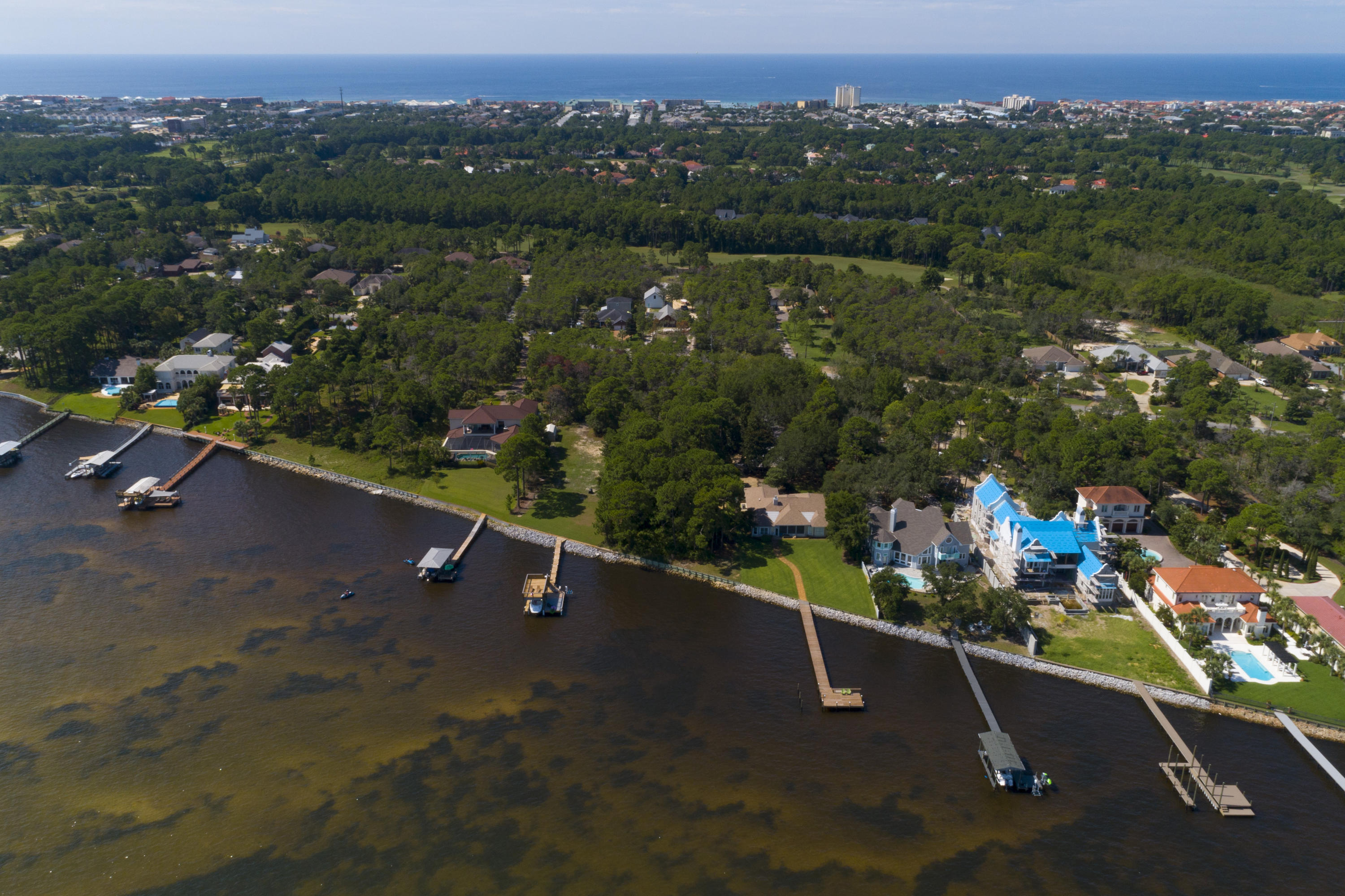 WHISPERING OAKS - Land