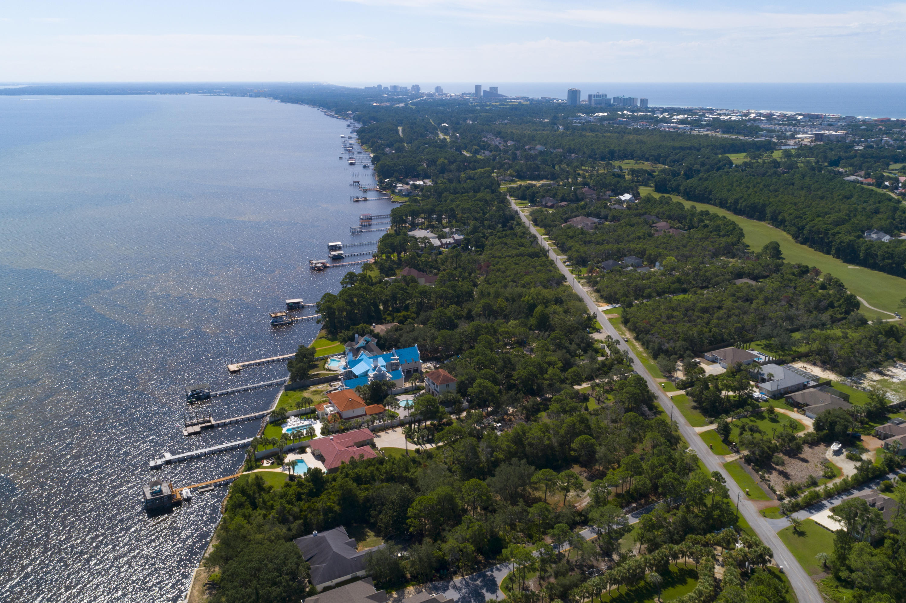 WHISPERING OAKS - Land