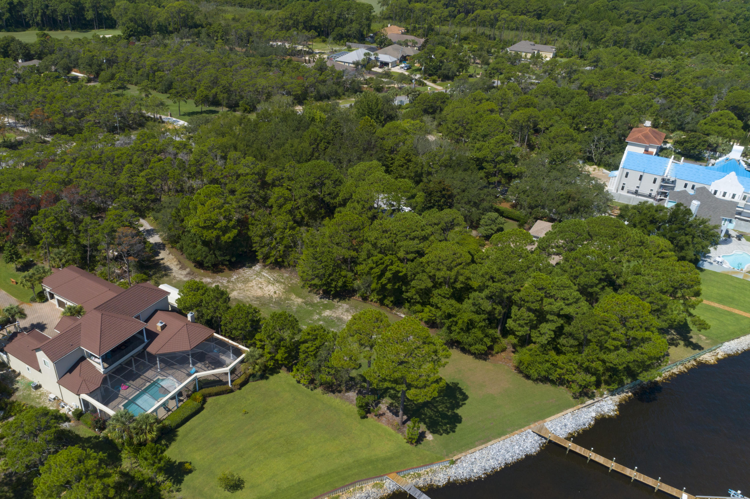 WHISPERING OAKS - Land