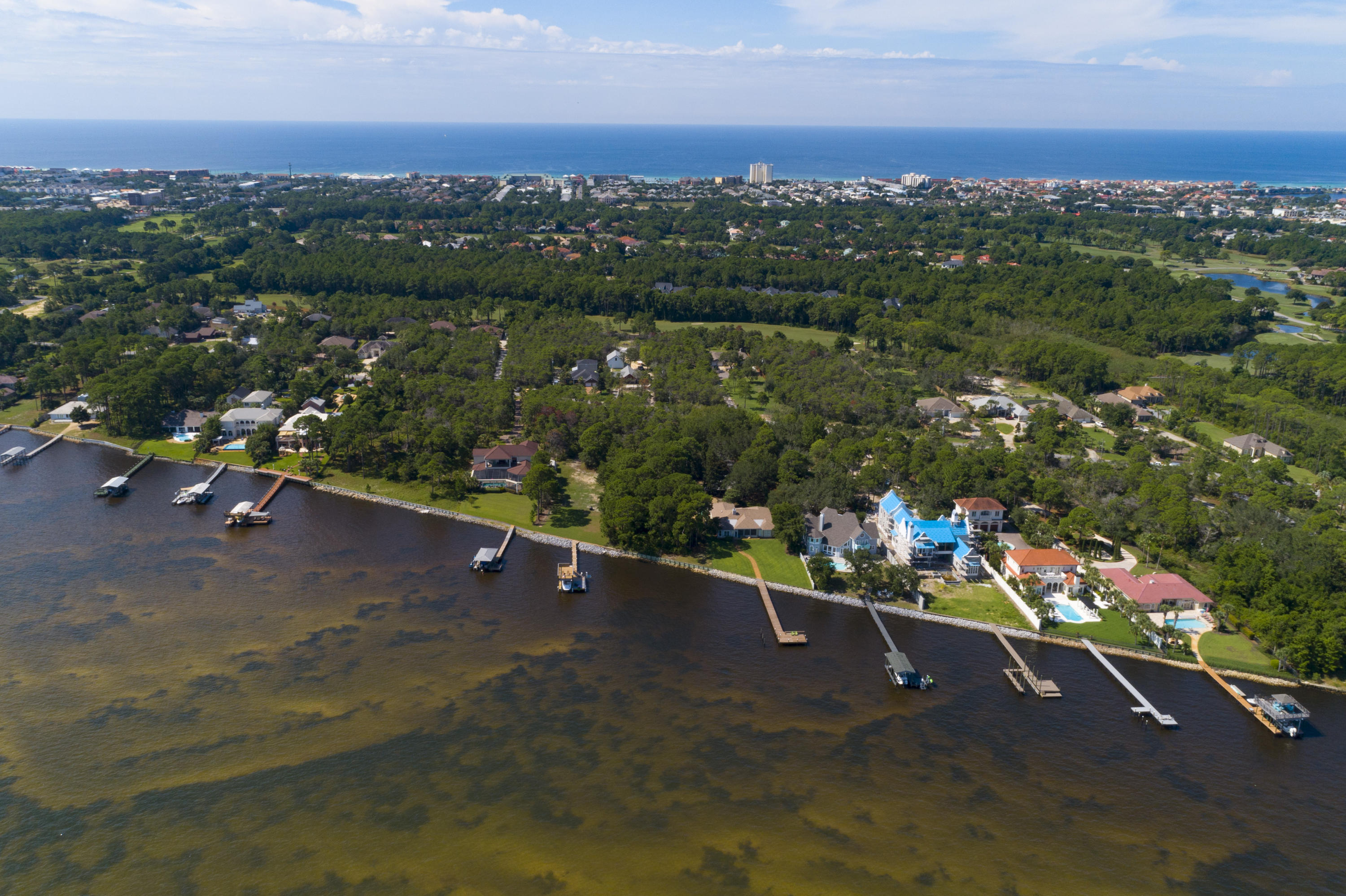 WHISPERING OAKS - Land