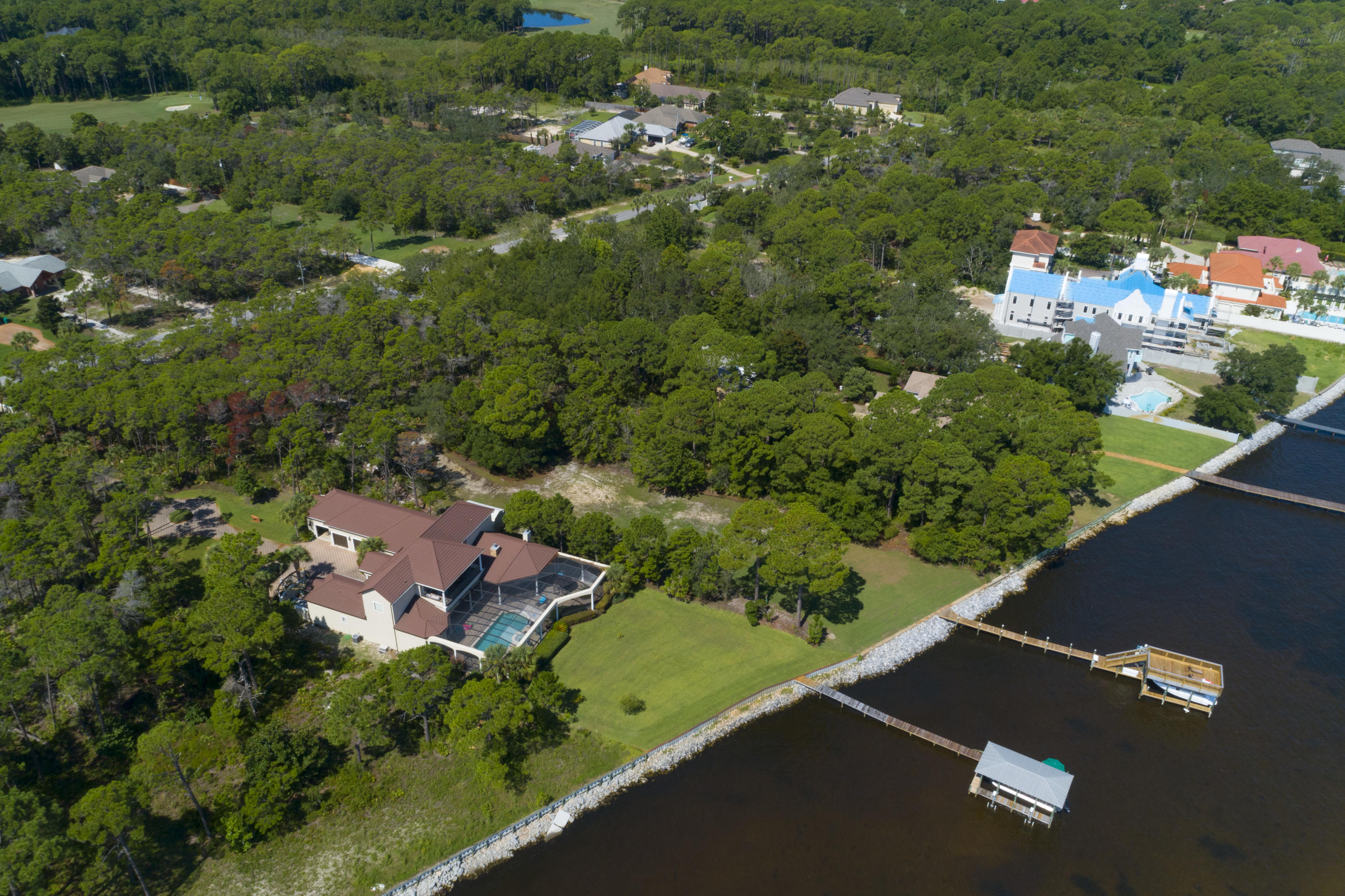 WHISPERING OAKS - Land