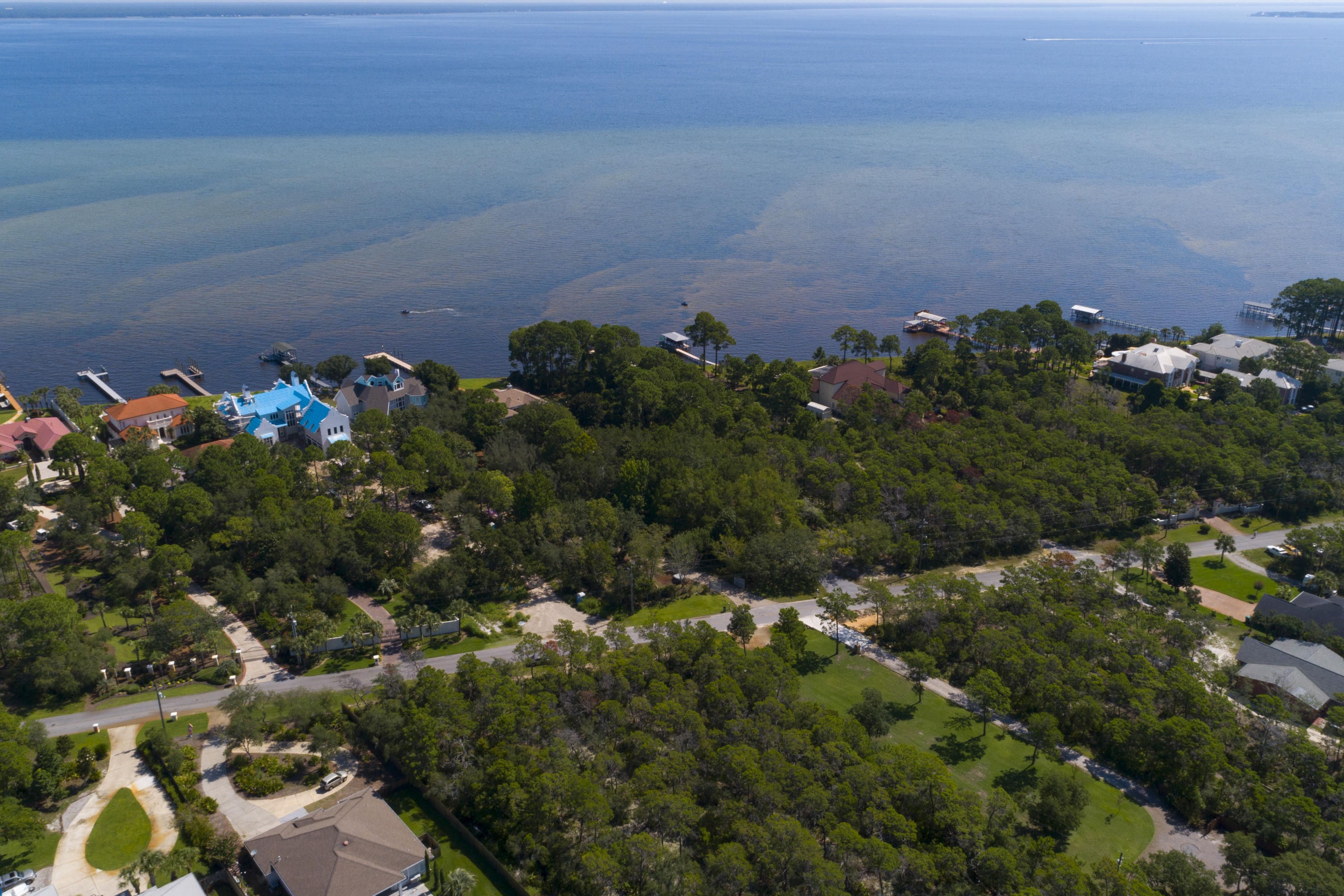 WHISPERING OAKS - Land