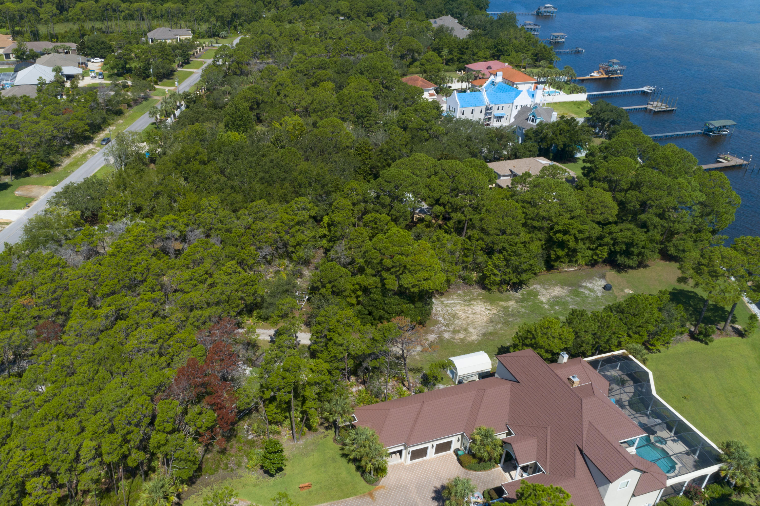 WHISPERING OAKS - Land