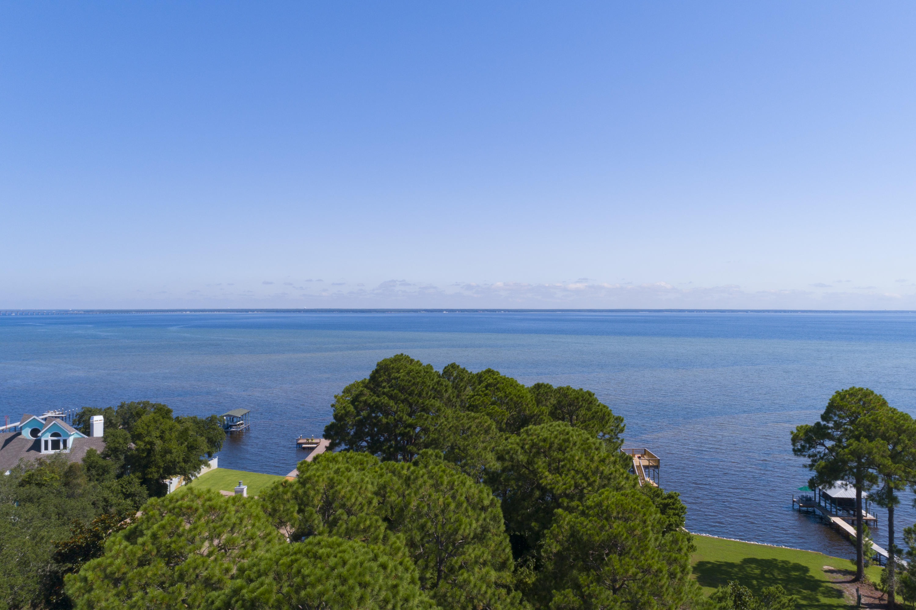 WHISPERING OAKS - Land