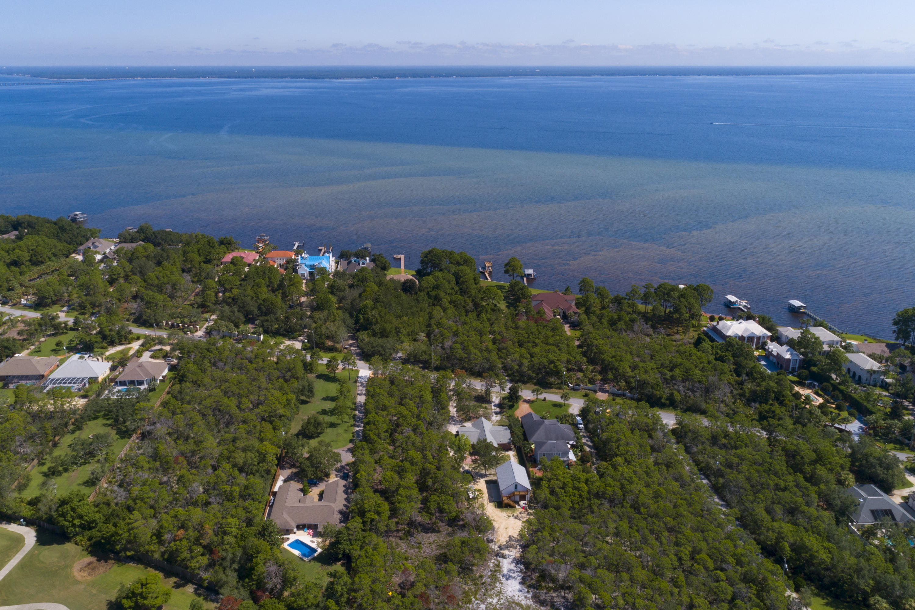 WHISPERING OAKS - Land