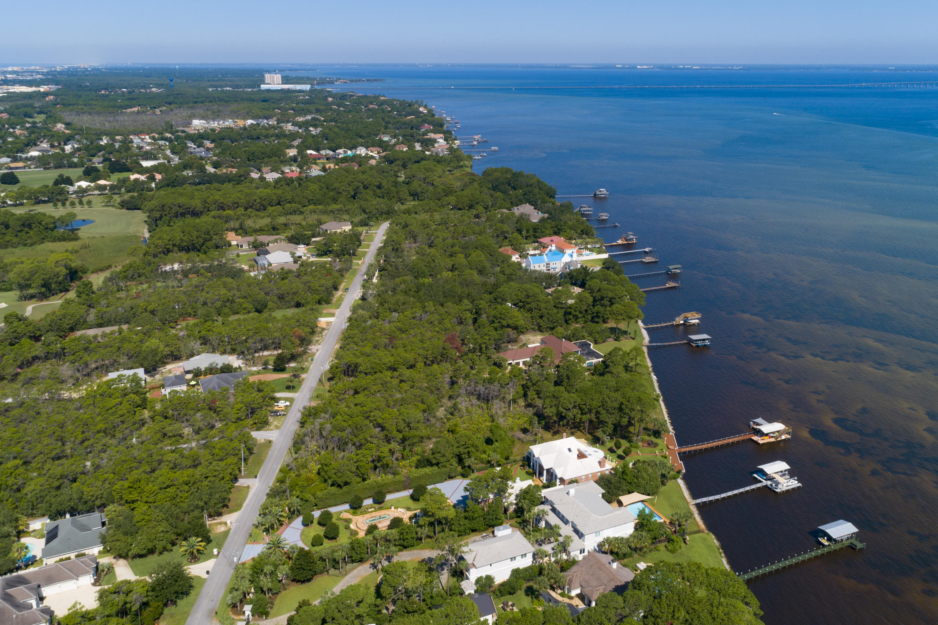 WHISPERING OAKS - Land