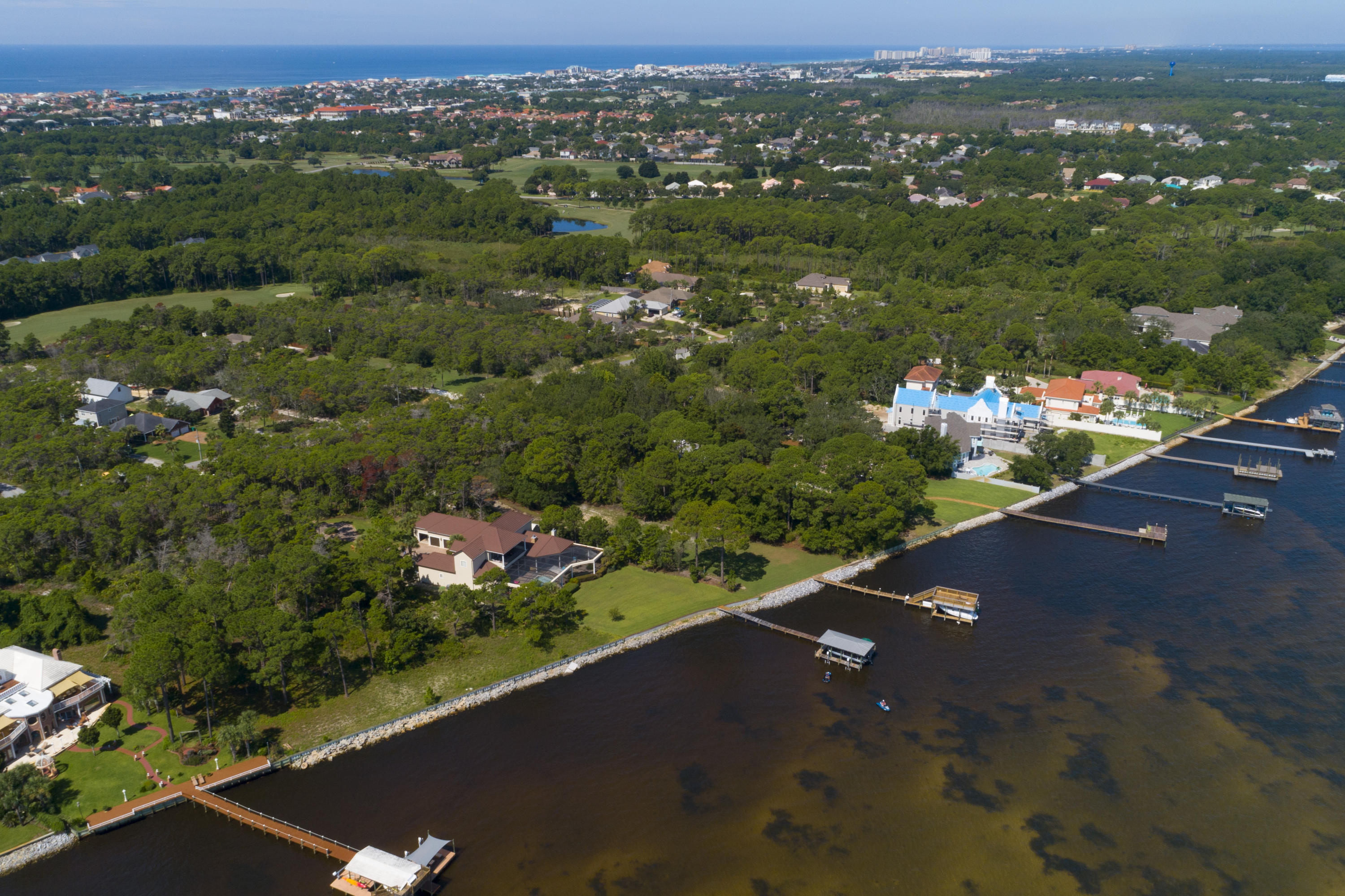 WHISPERING OAKS - Land