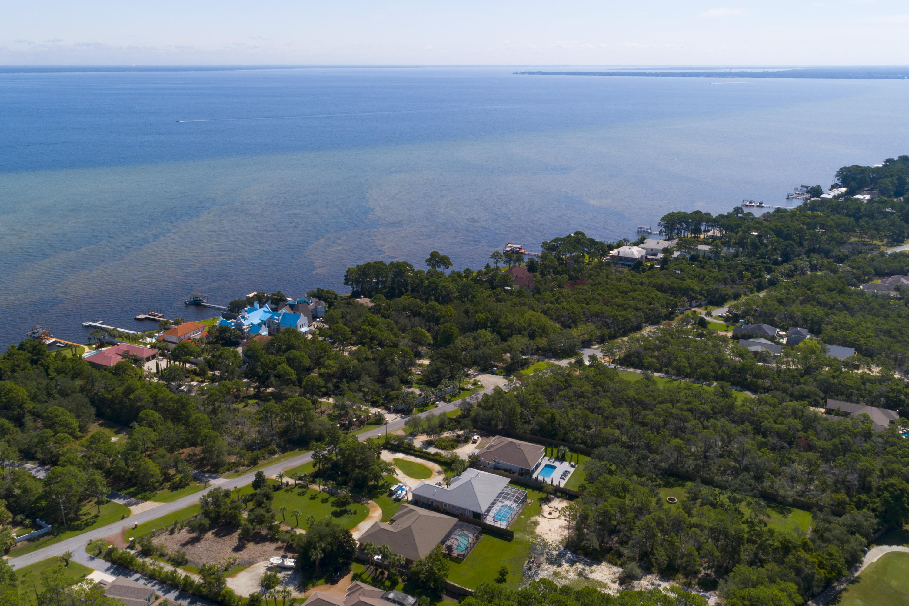 WHISPERING OAKS - Land