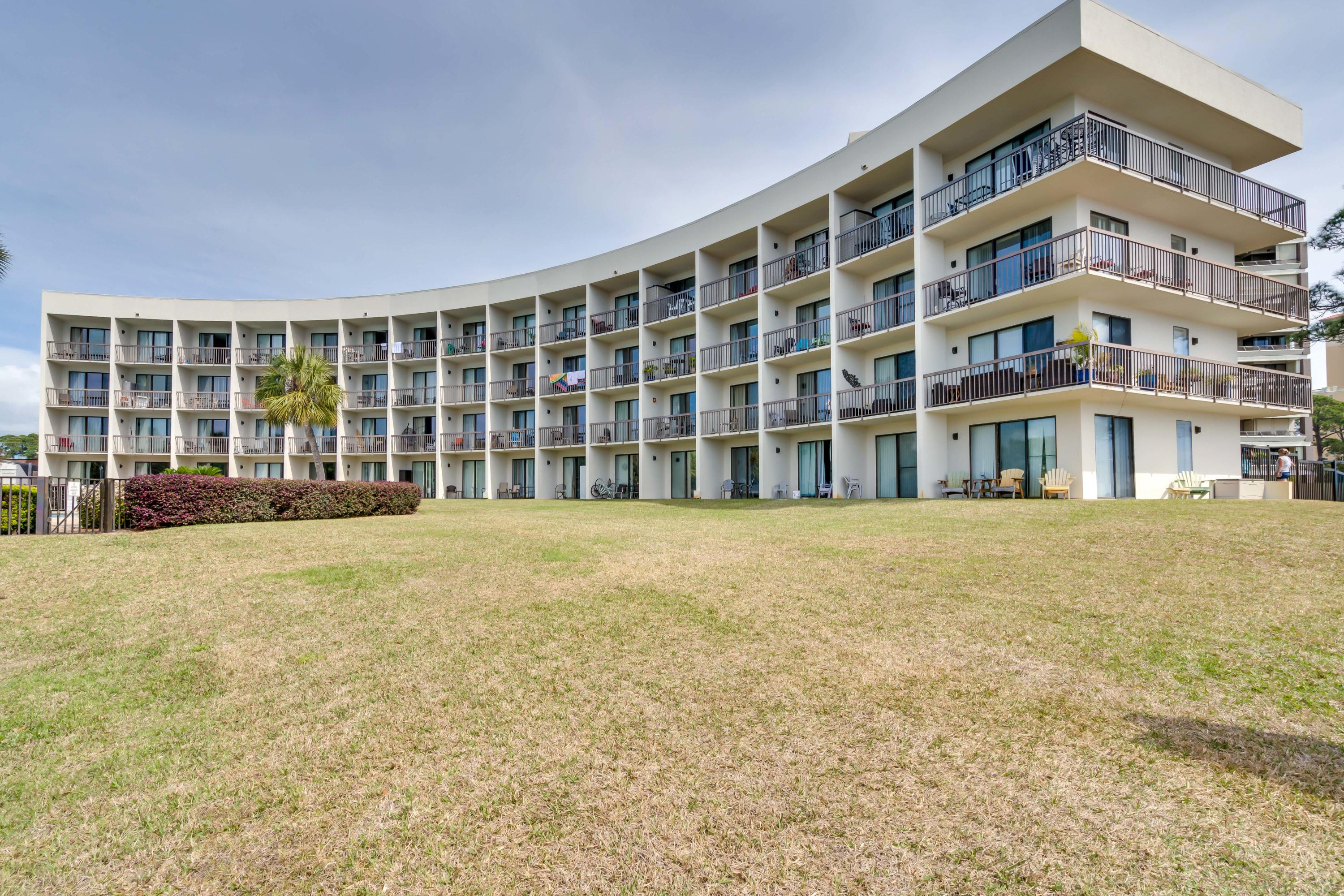 PIRATES BAY PH 1 - Residential