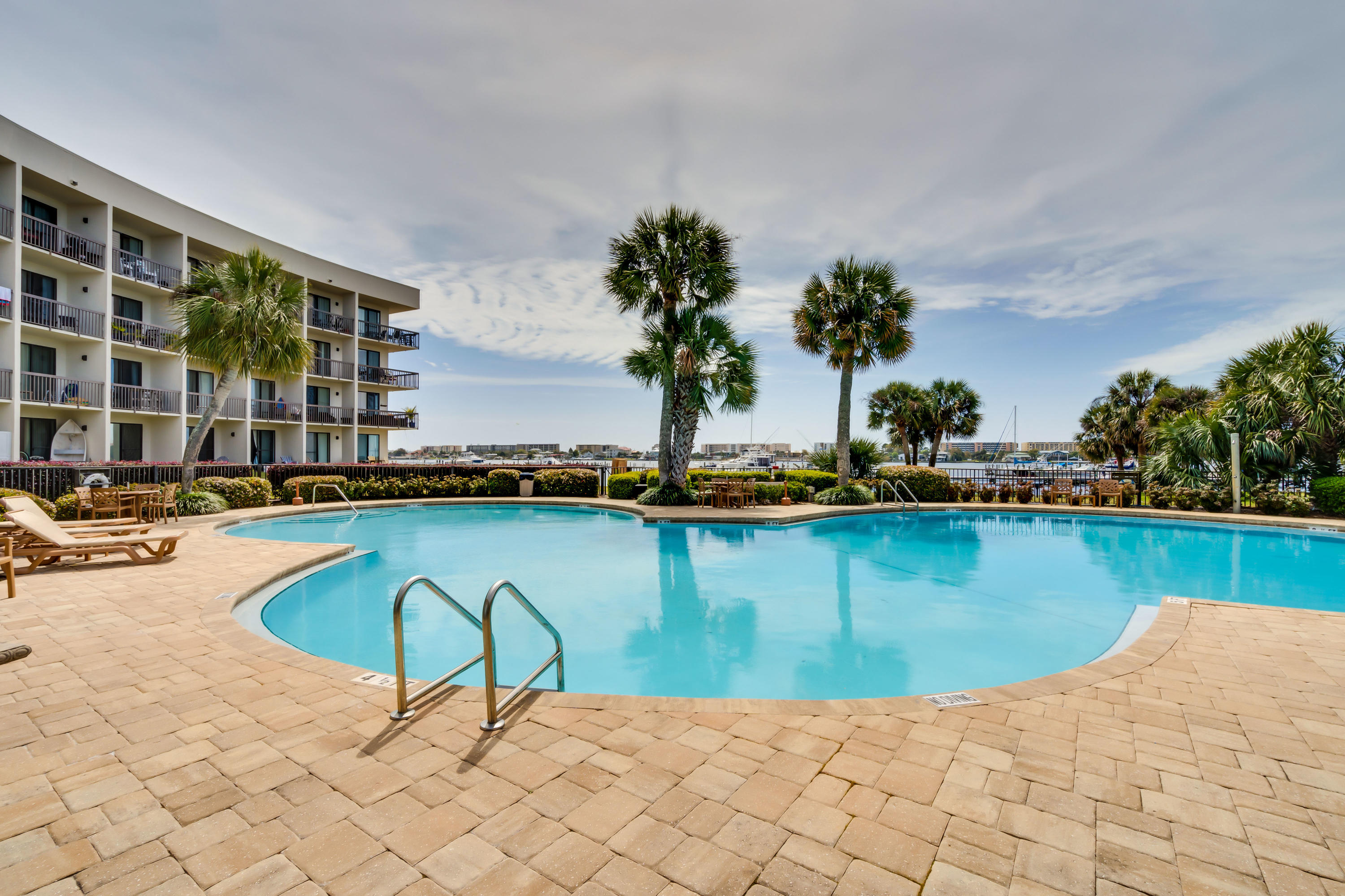 PIRATES BAY PH 1 - Residential