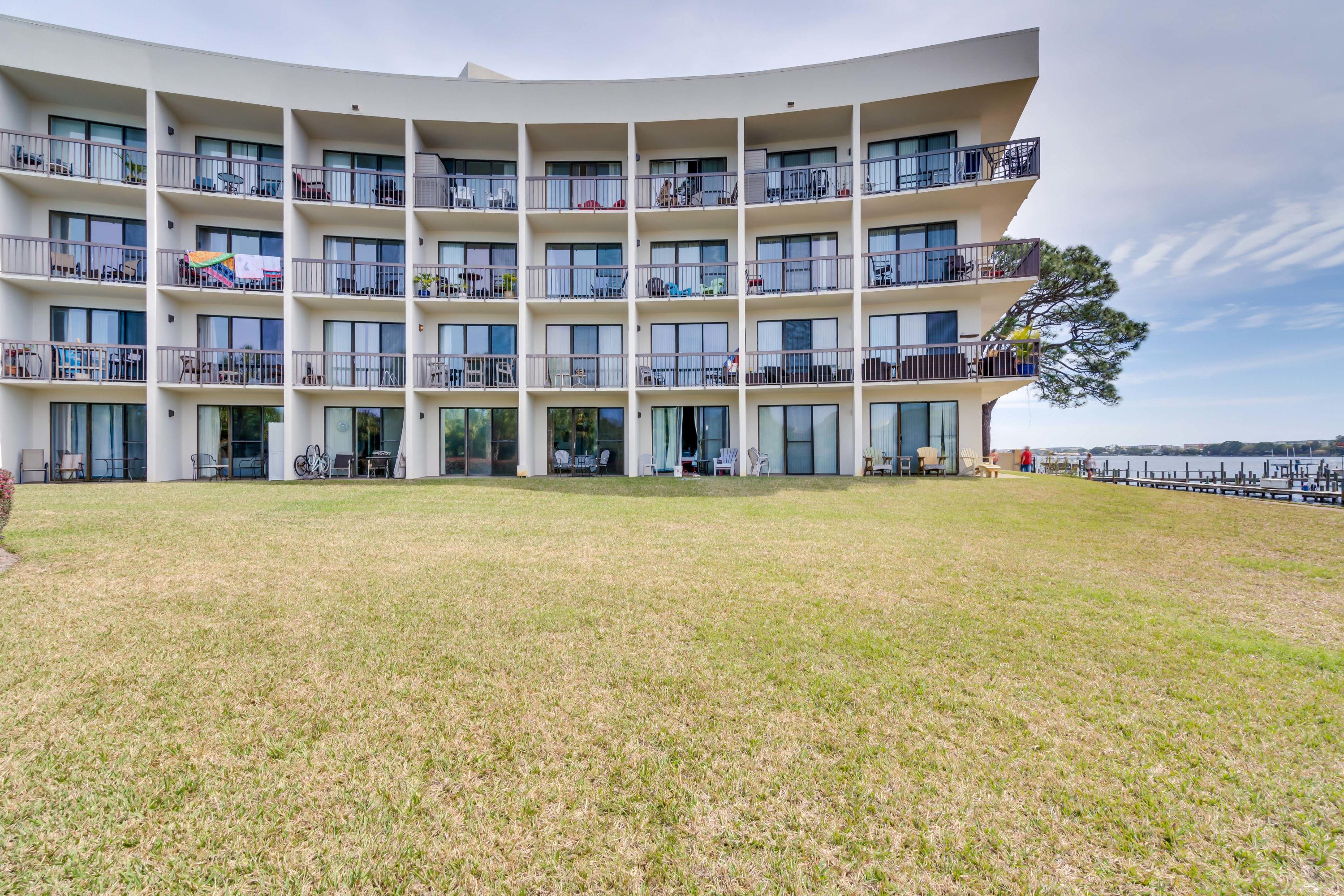 PIRATES BAY PH 1 - Residential