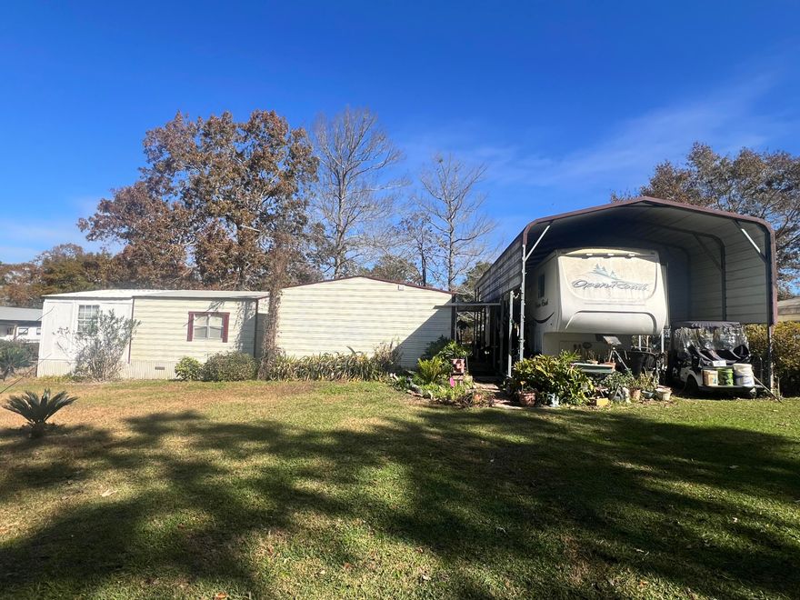 Dreaming of living walking distance to a beautiful lake that you can fish and a country neighborhood but still in Florida? look no further this is the perfect cozy little house on almost 1 acre, 3 sheds, lots of fruit trees, fenced in, comes with a 5th wheel Rv trailer as well come and see it price very low to sell fast Book your appointment today!