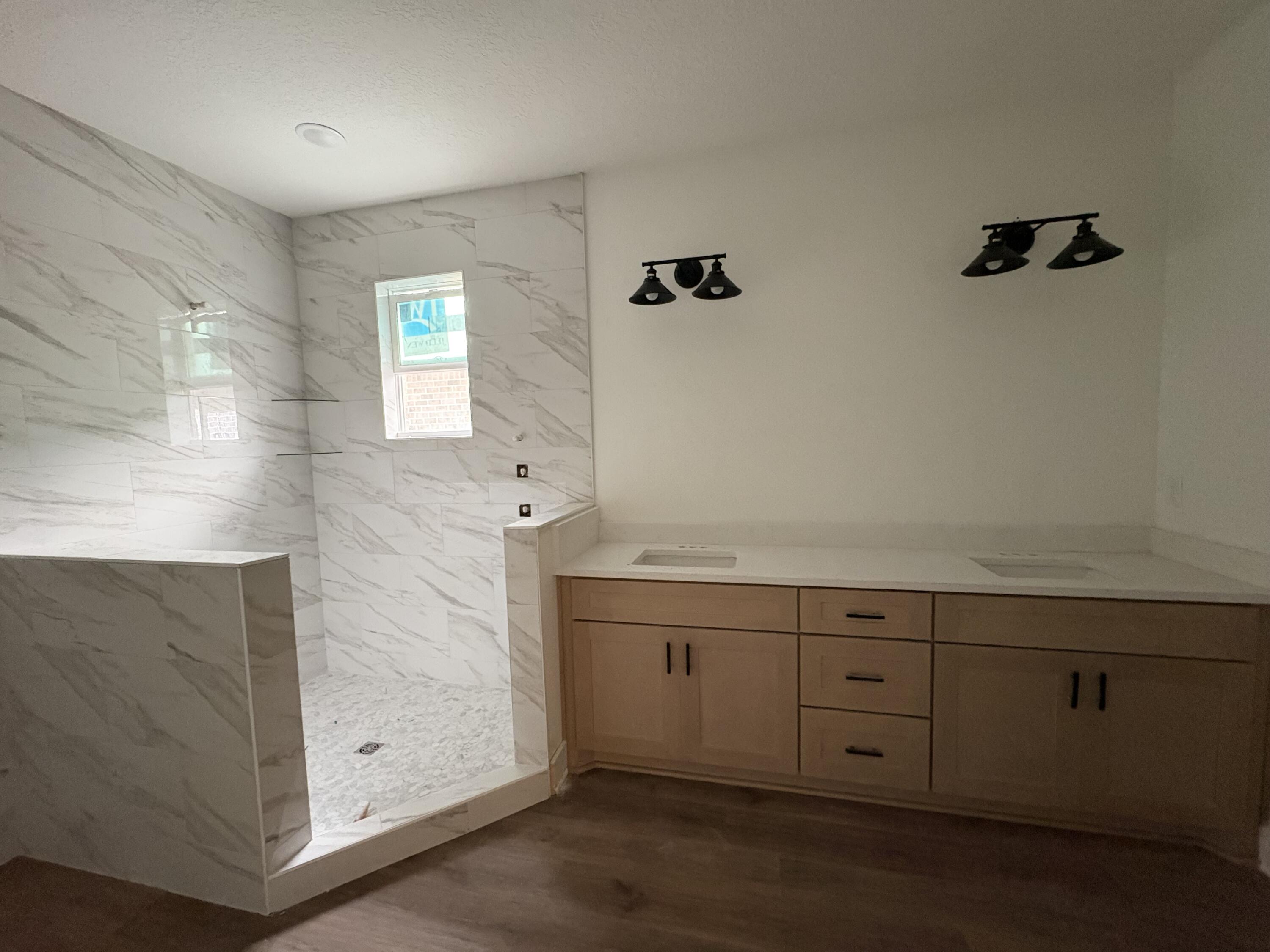 PINECREST - Residential