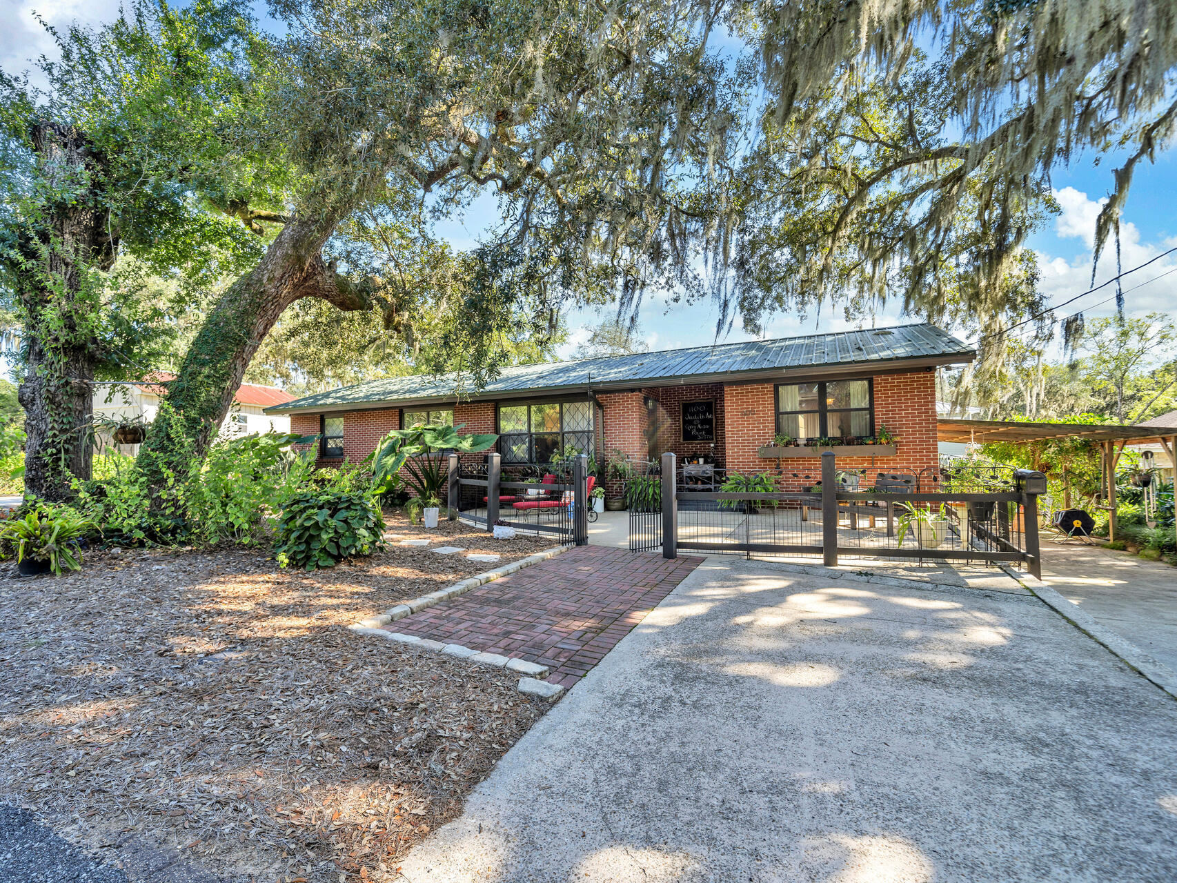 GREY MOSS POINT - Residential