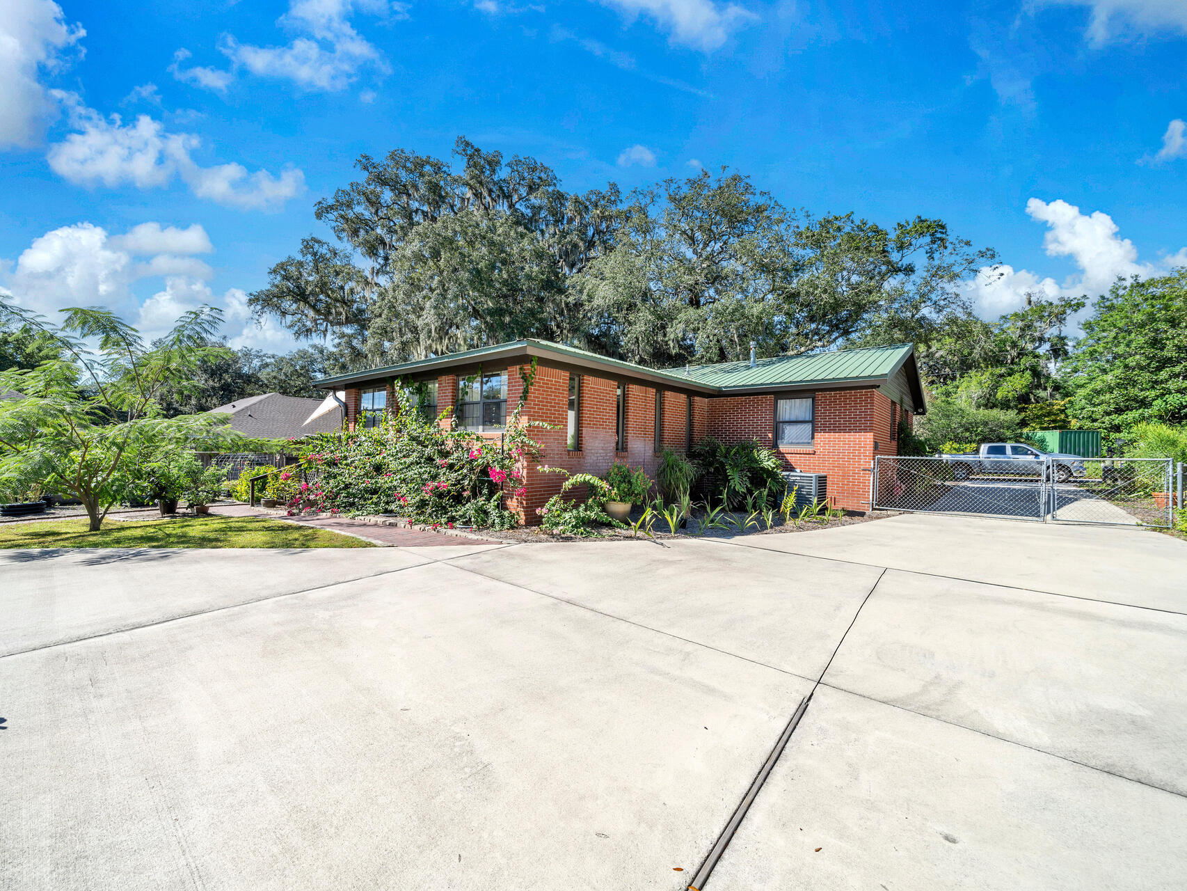 GREY MOSS POINT - Residential