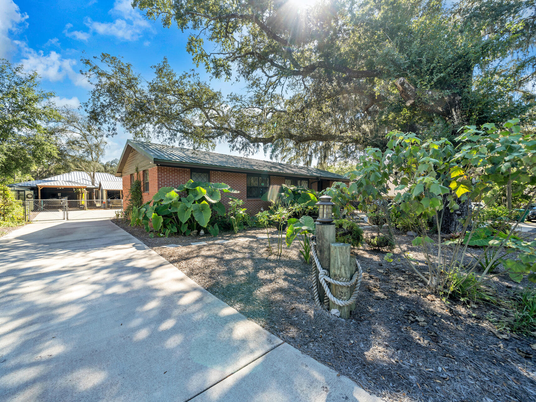 GREY MOSS POINT - Residential