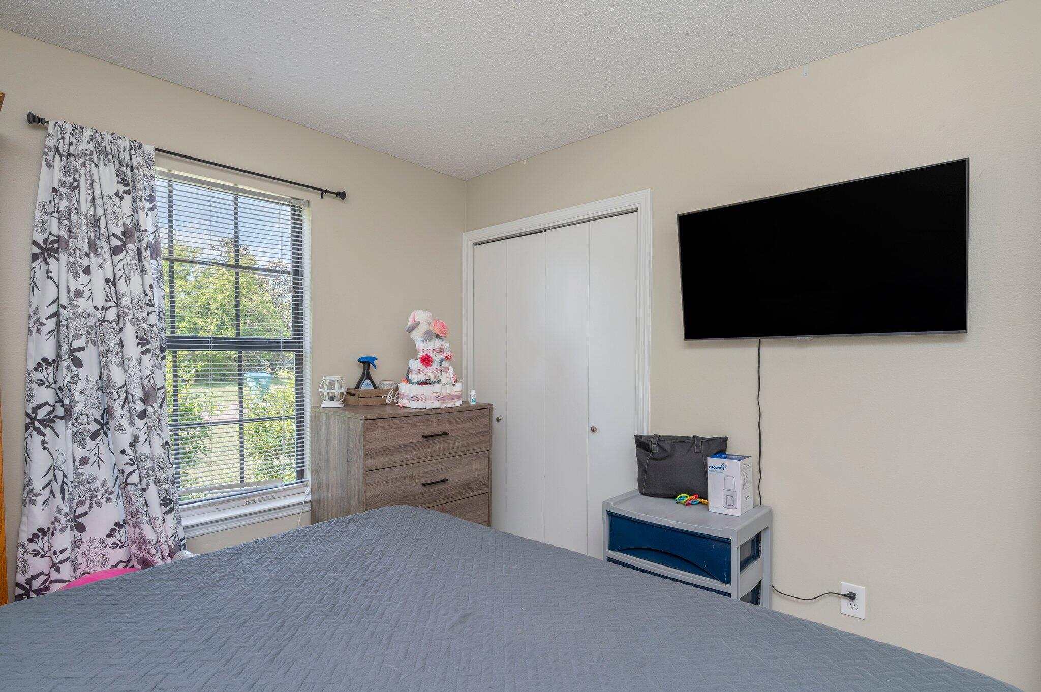 HOLLYROD PARK - Residential