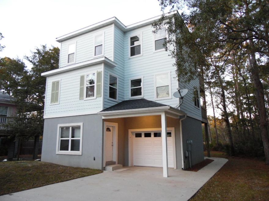 This is a really nice 3 bedroom, 3 bath home located on Bayou front retreat in Freeport. The home features stainless steel appliances, new carpet, fresh paint, tile flooring in living room, kitchen and baths and a deck with Bayou views off the bedrooms and living area. What a bright, open floor plan in a very serene location!