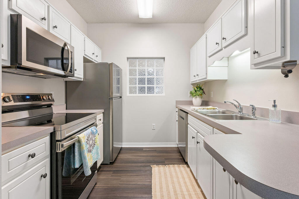 THE OAKS AT NICEVILLE - Residential