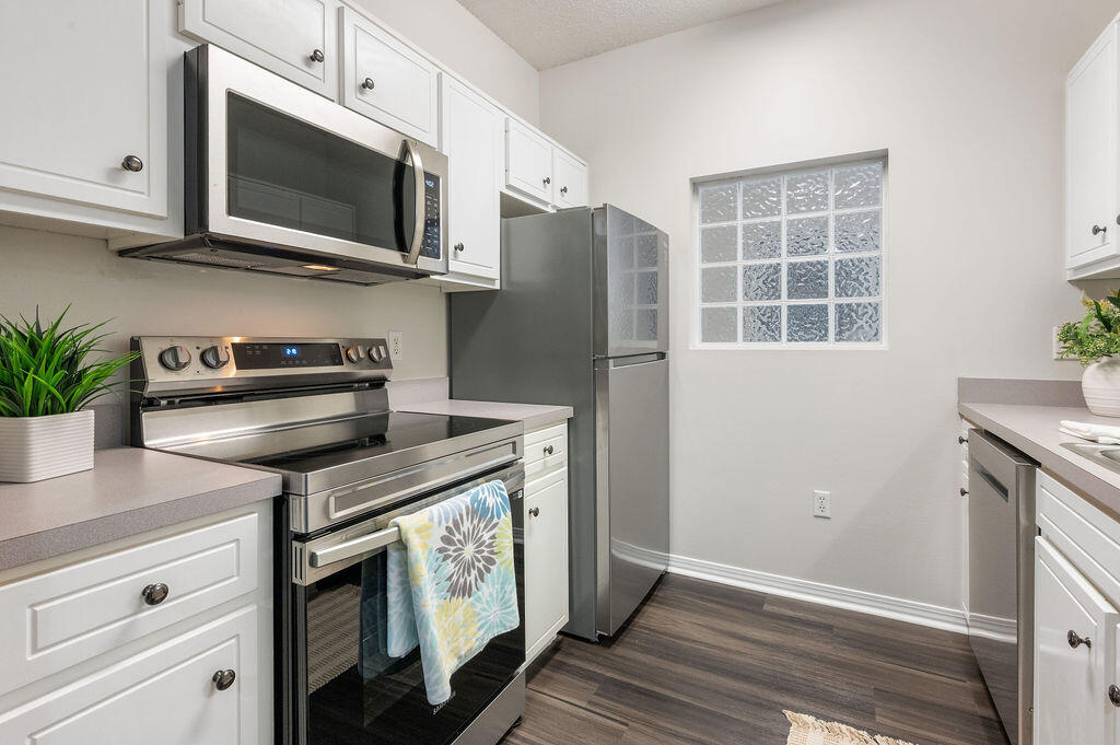 THE OAKS AT NICEVILLE - Residential