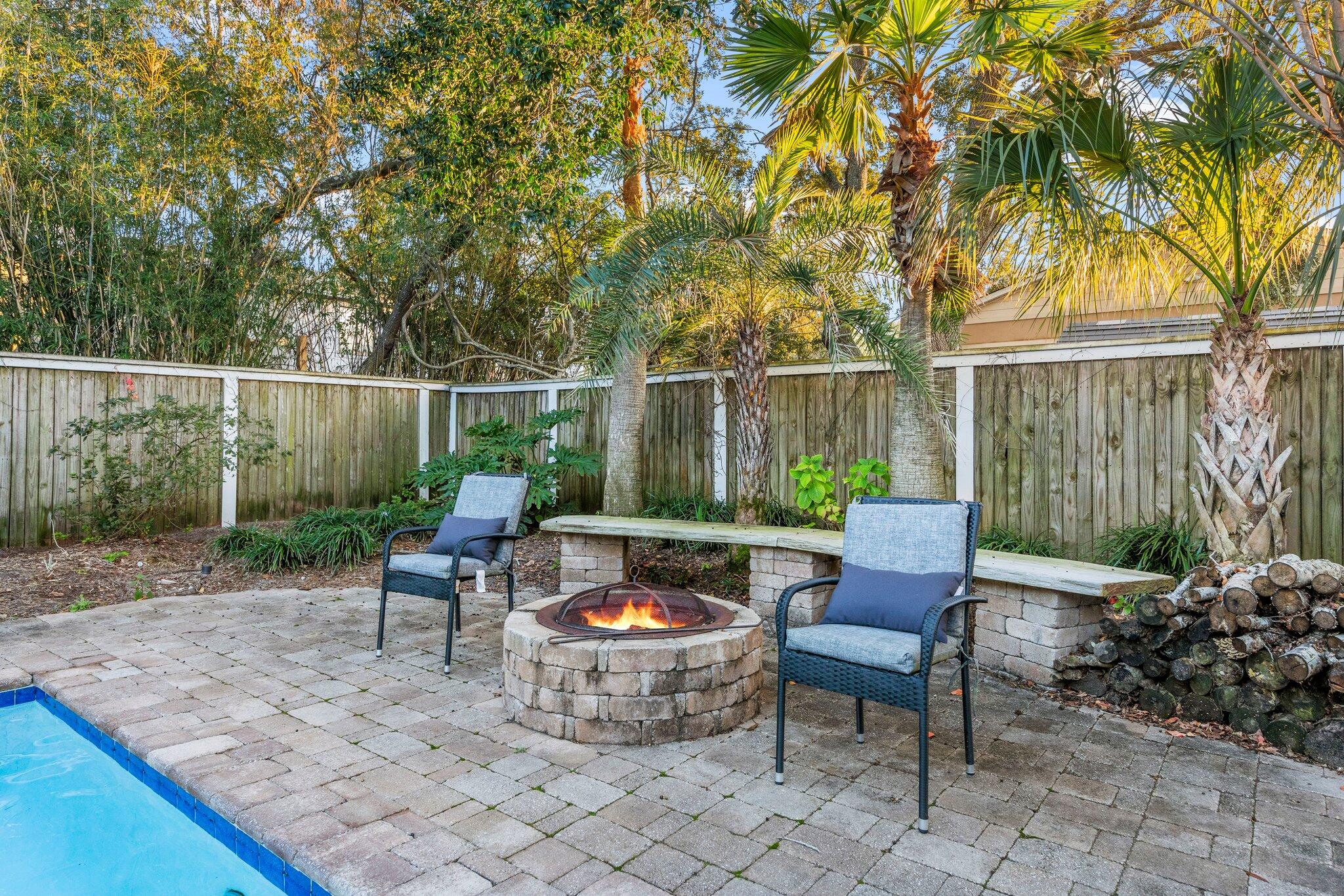 LAKESIDE VILLAGE - Residential