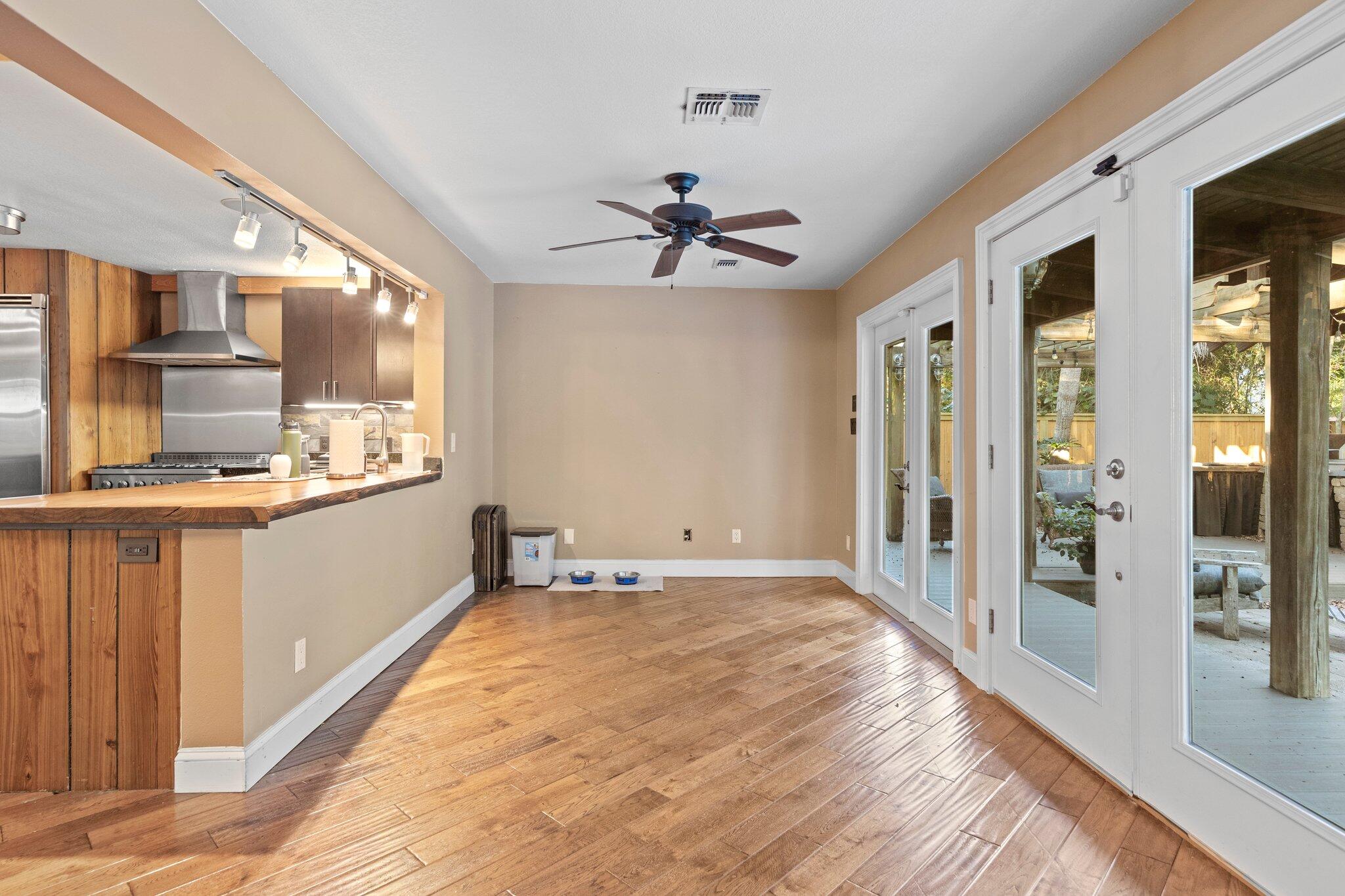 LAKESIDE VILLAGE - Residential