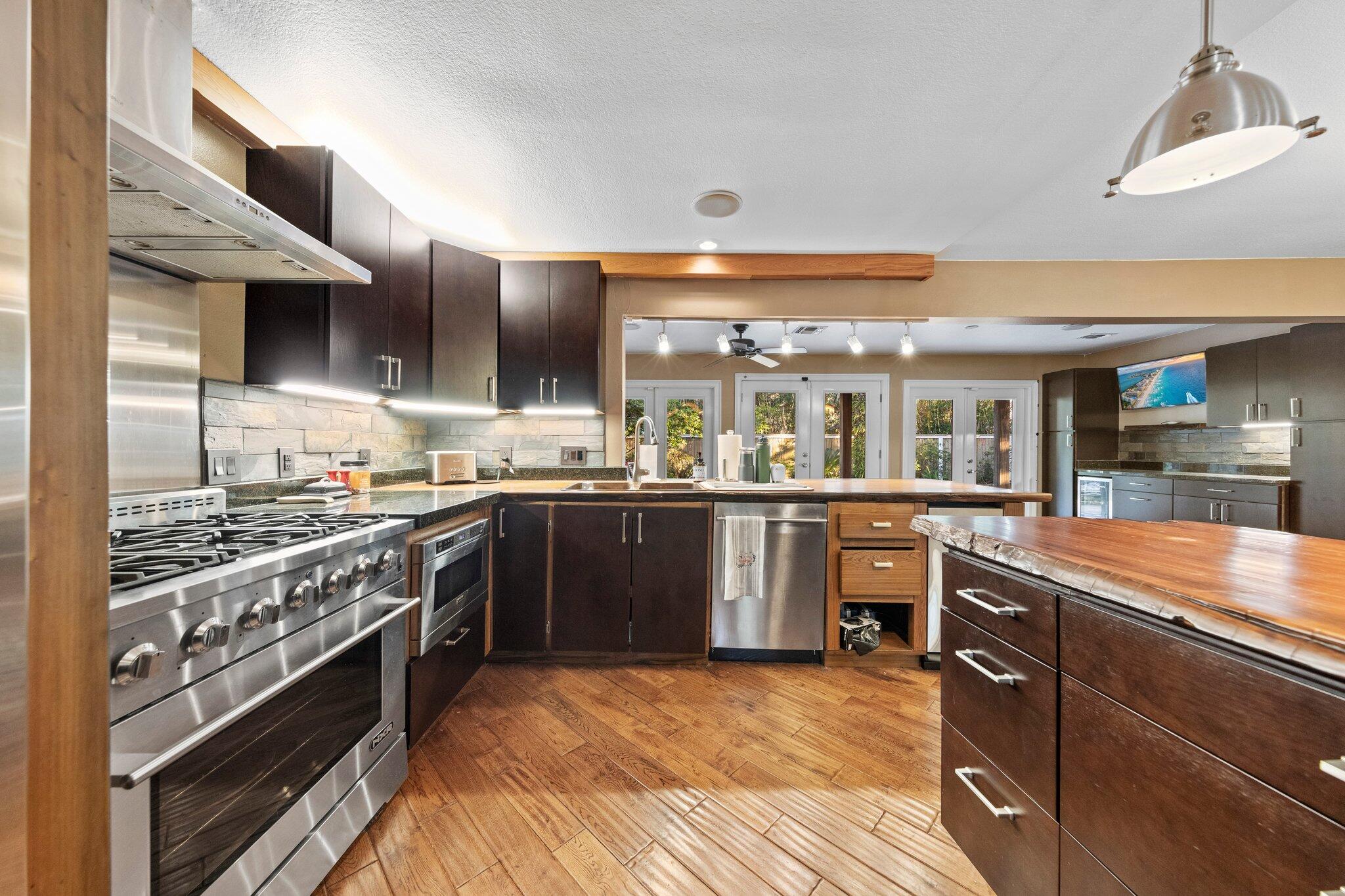 LAKESIDE VILLAGE - Residential