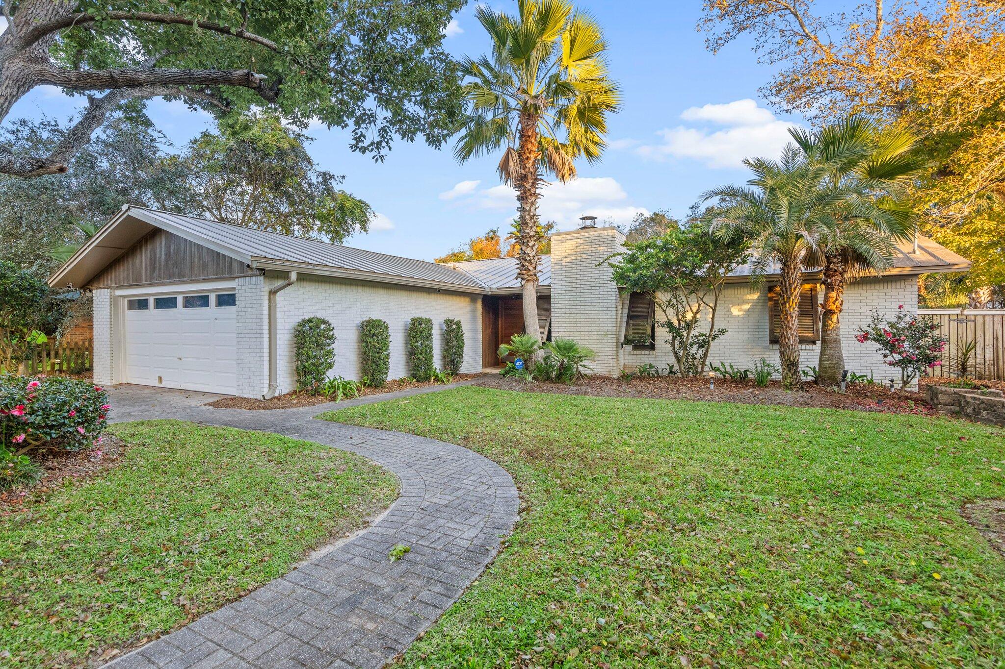 LAKESIDE VILLAGE - Residential