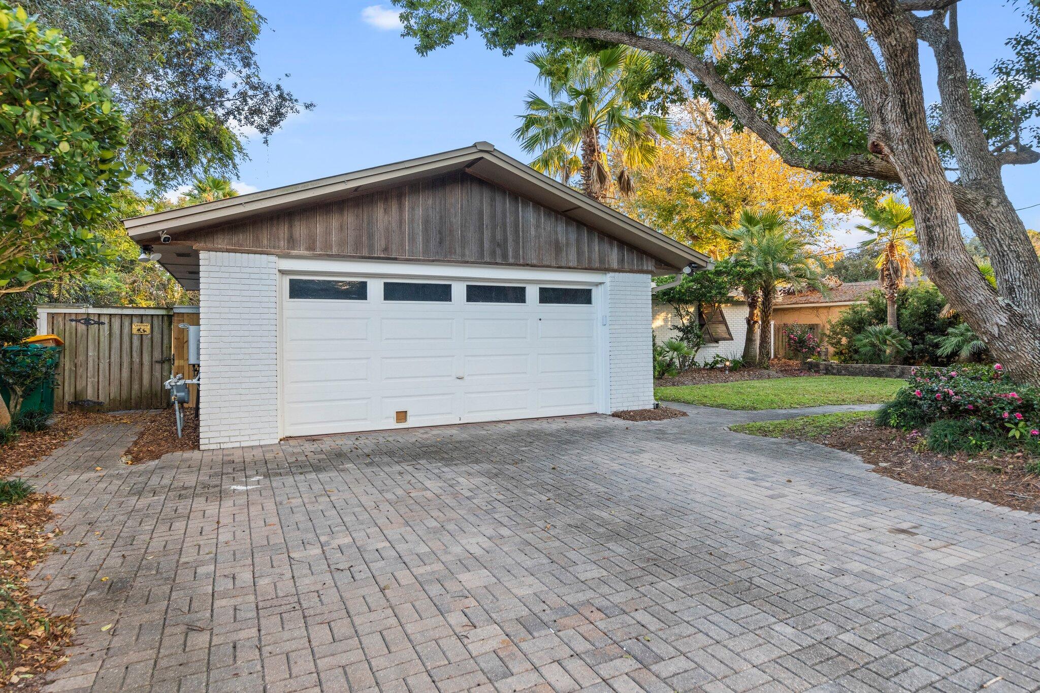 LAKESIDE VILLAGE - Residential