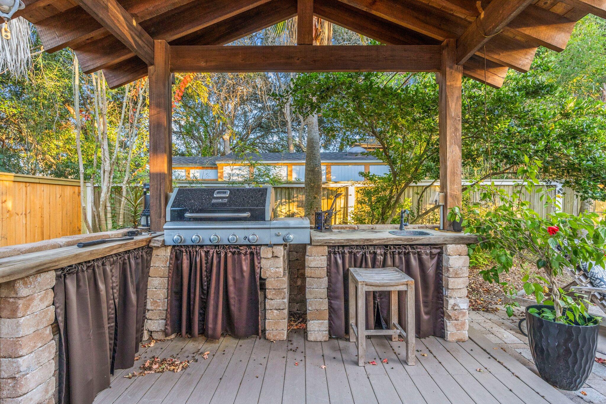 LAKESIDE VILLAGE - Residential