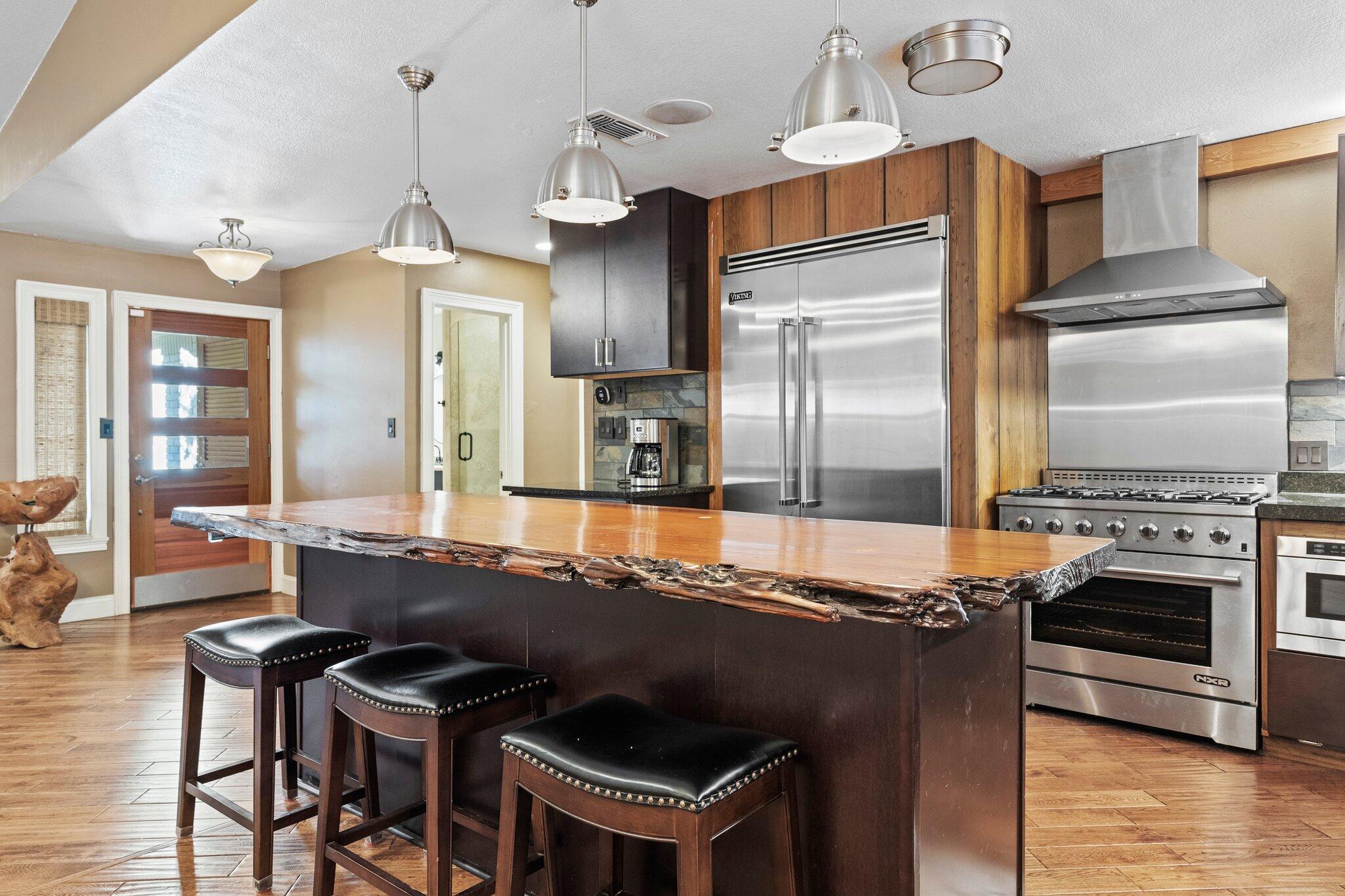 LAKESIDE VILLAGE - Residential