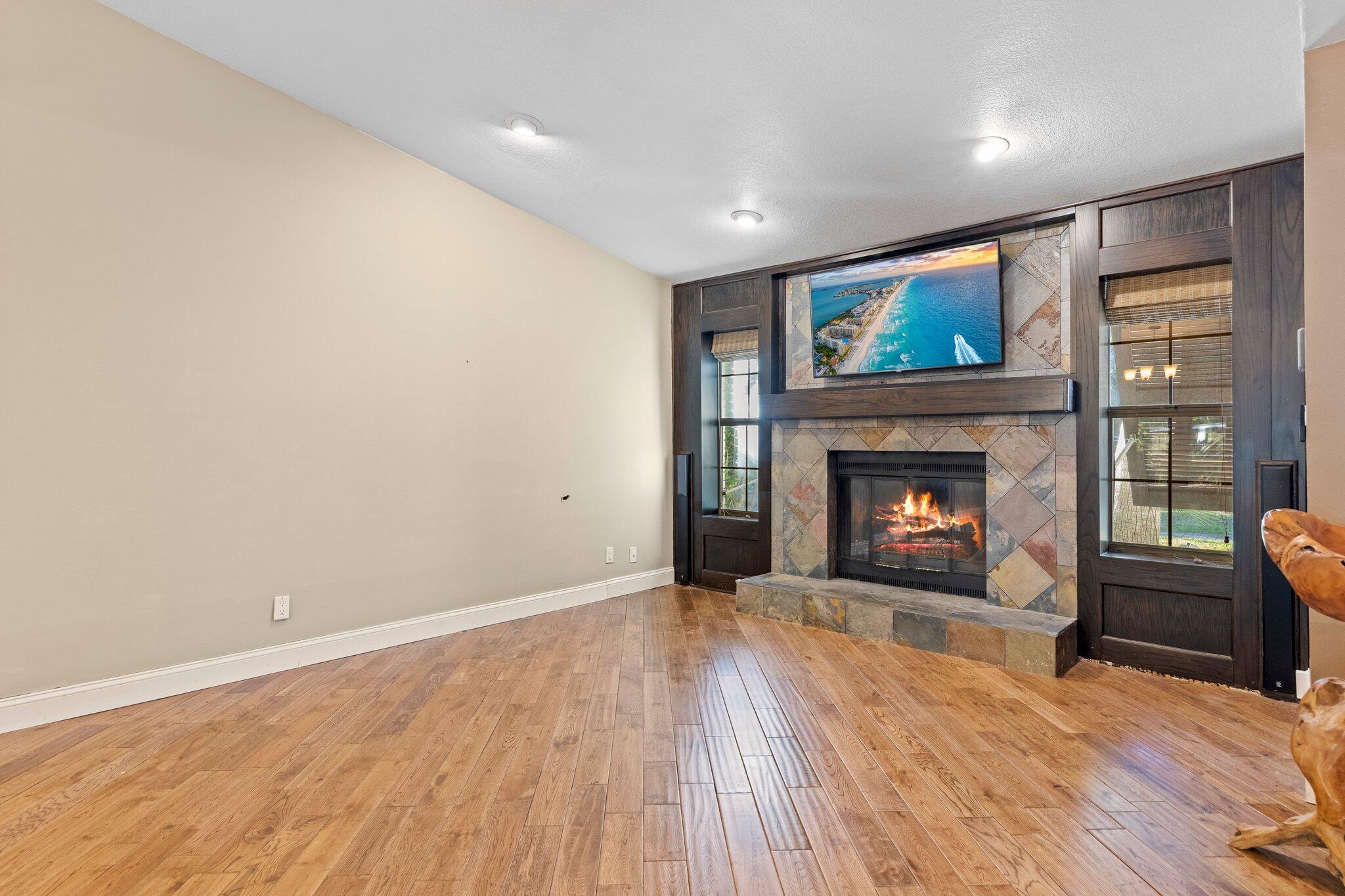 LAKESIDE VILLAGE - Residential