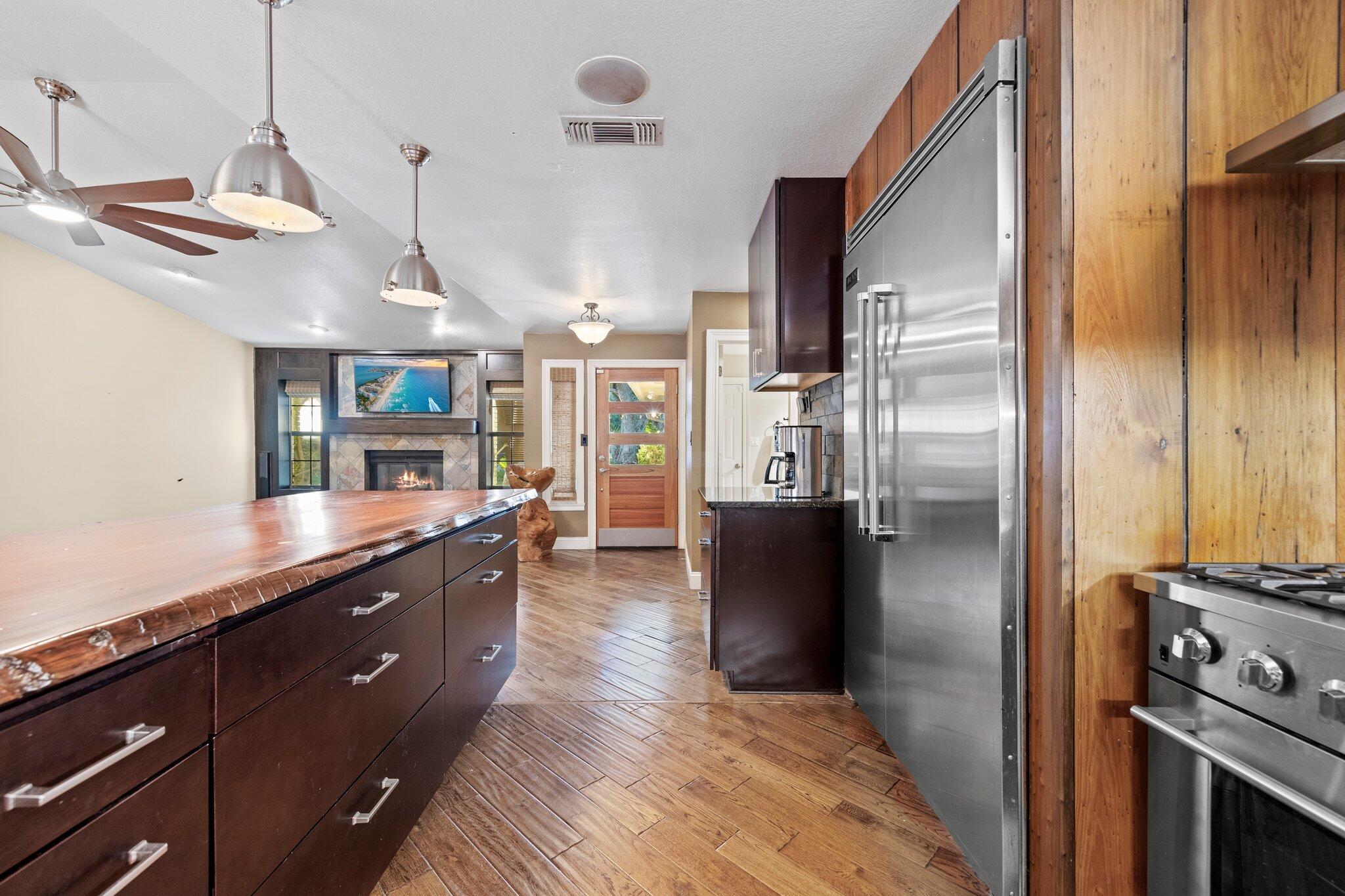 LAKESIDE VILLAGE - Residential