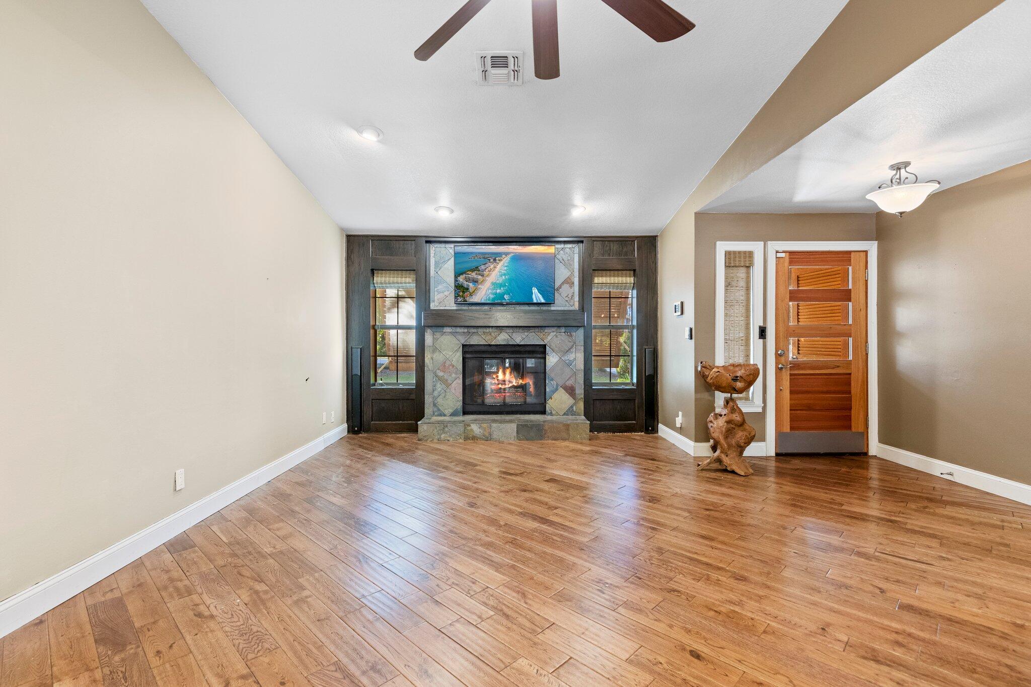 LAKESIDE VILLAGE - Residential