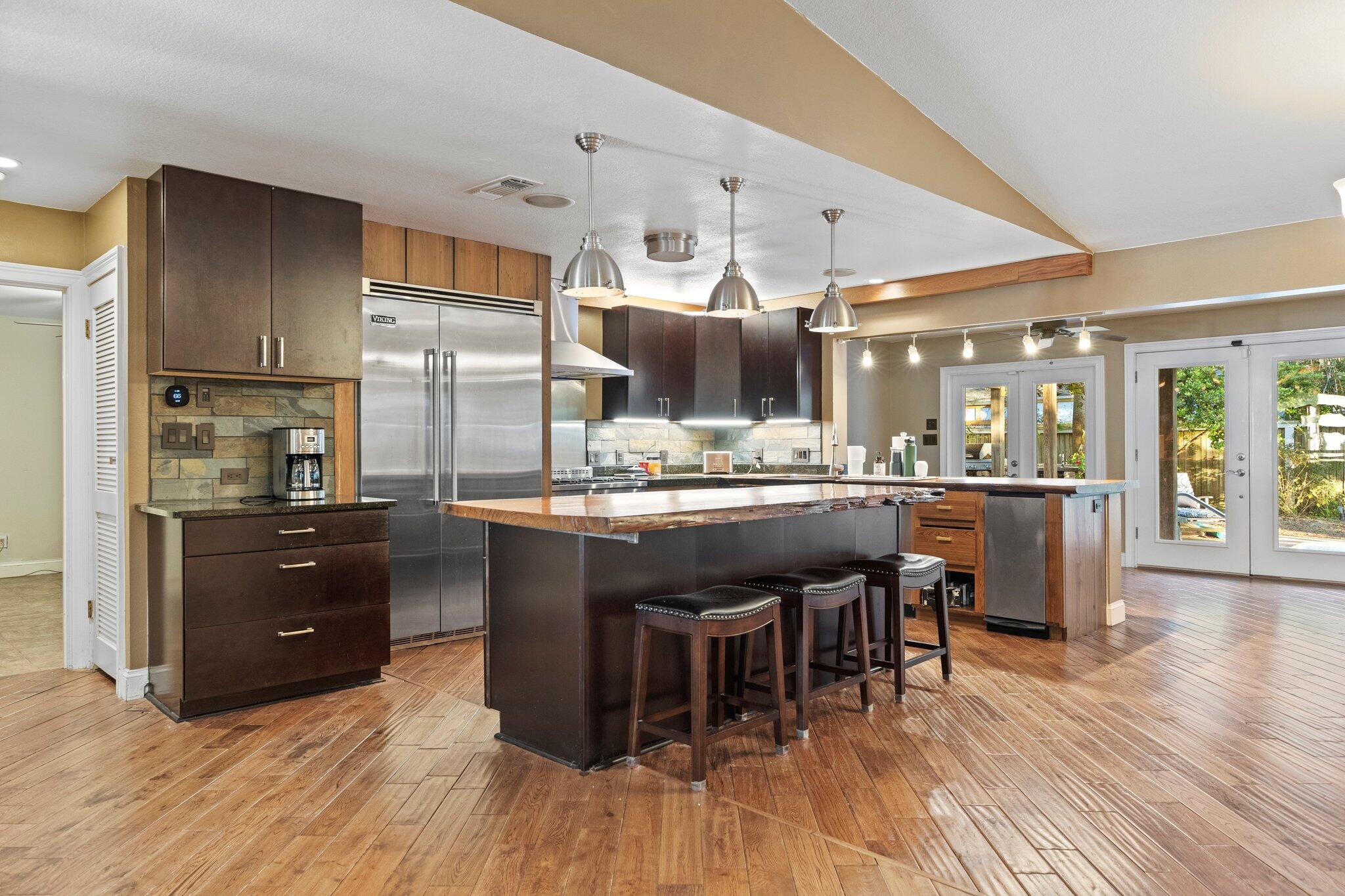 LAKESIDE VILLAGE - Residential