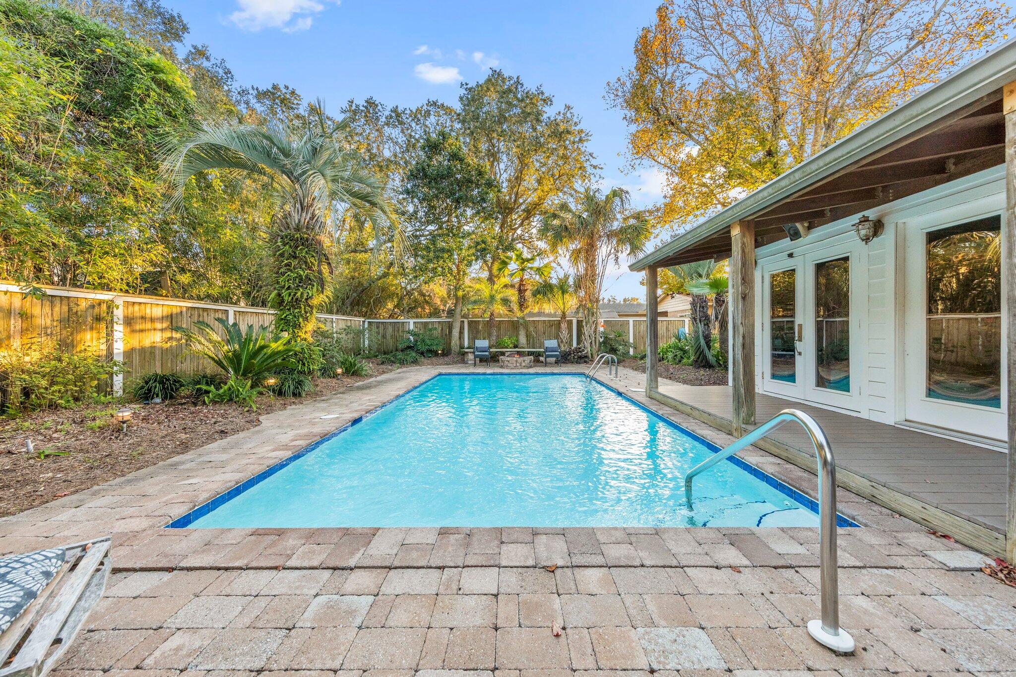 LAKESIDE VILLAGE - Residential