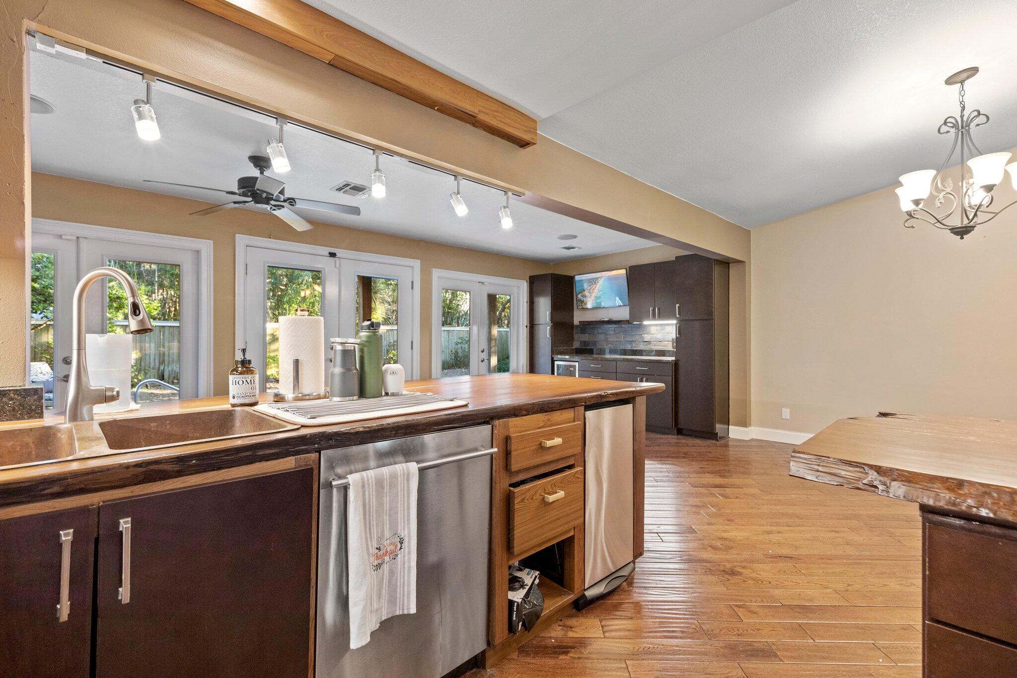 LAKESIDE VILLAGE - Residential