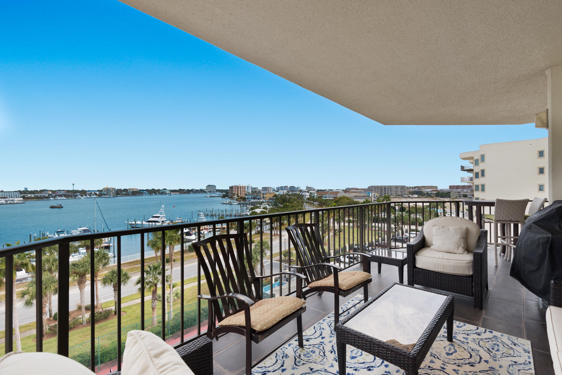 WATERVIEW TOWERS YACHT CLUB - Residential