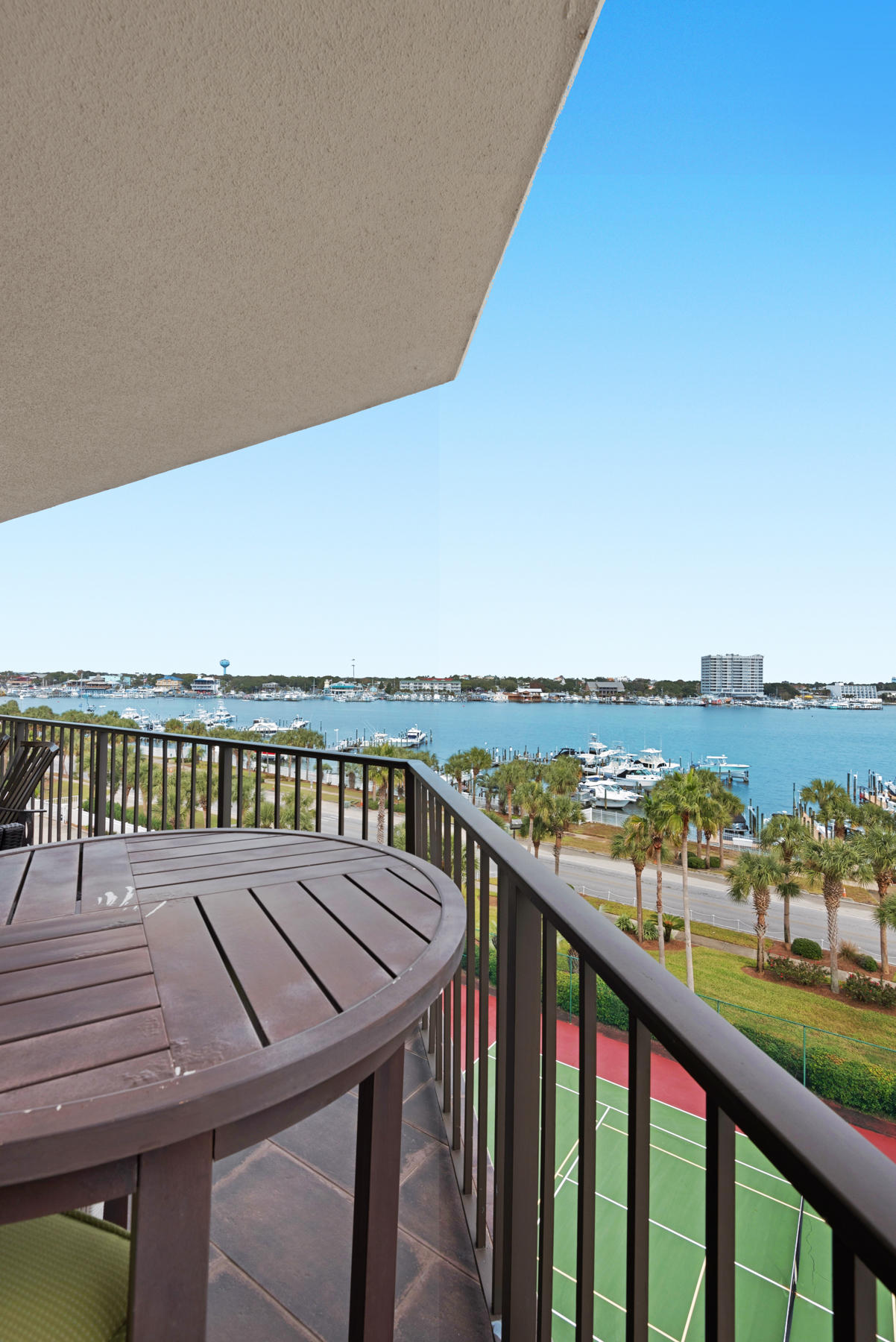WATERVIEW TOWERS YACHT CLUB - Residential