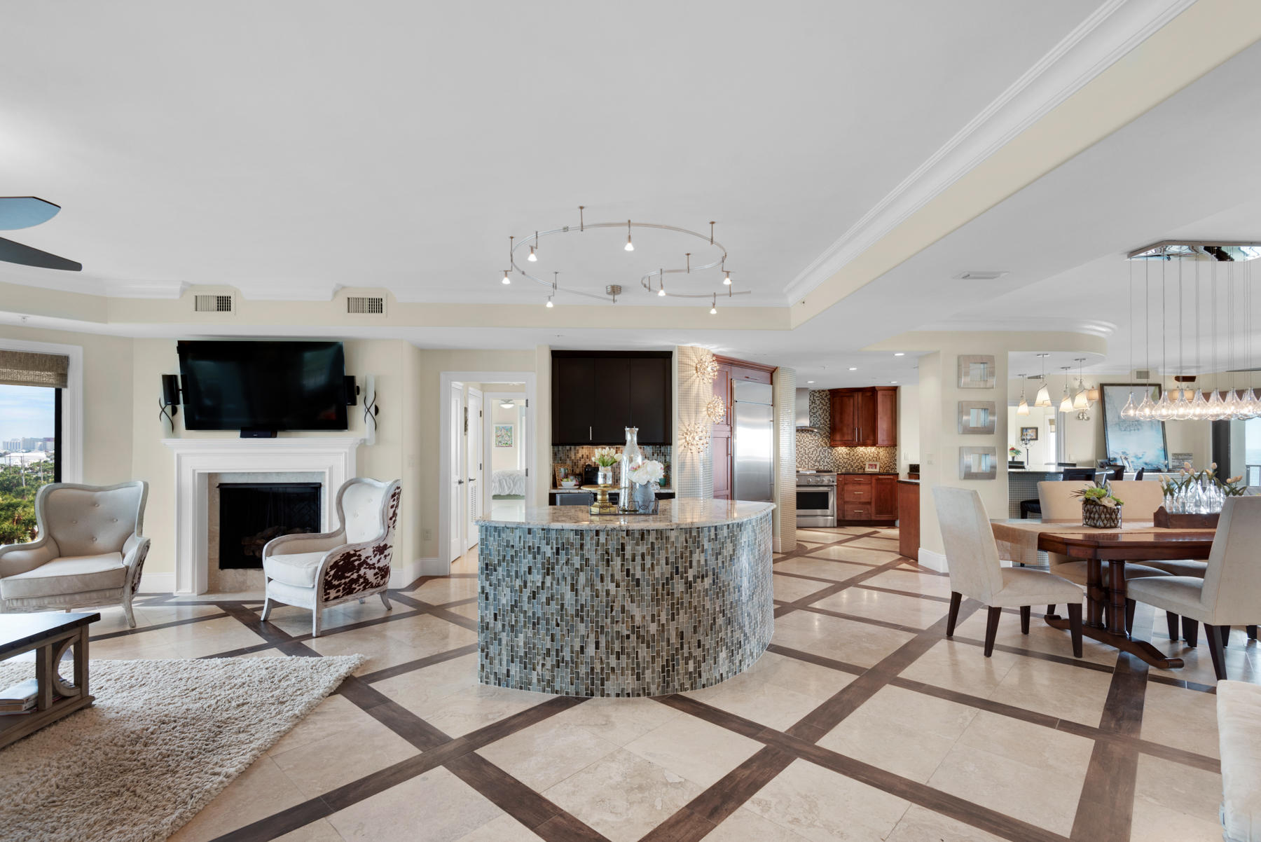 WATERVIEW TOWERS YACHT CLUB - Residential