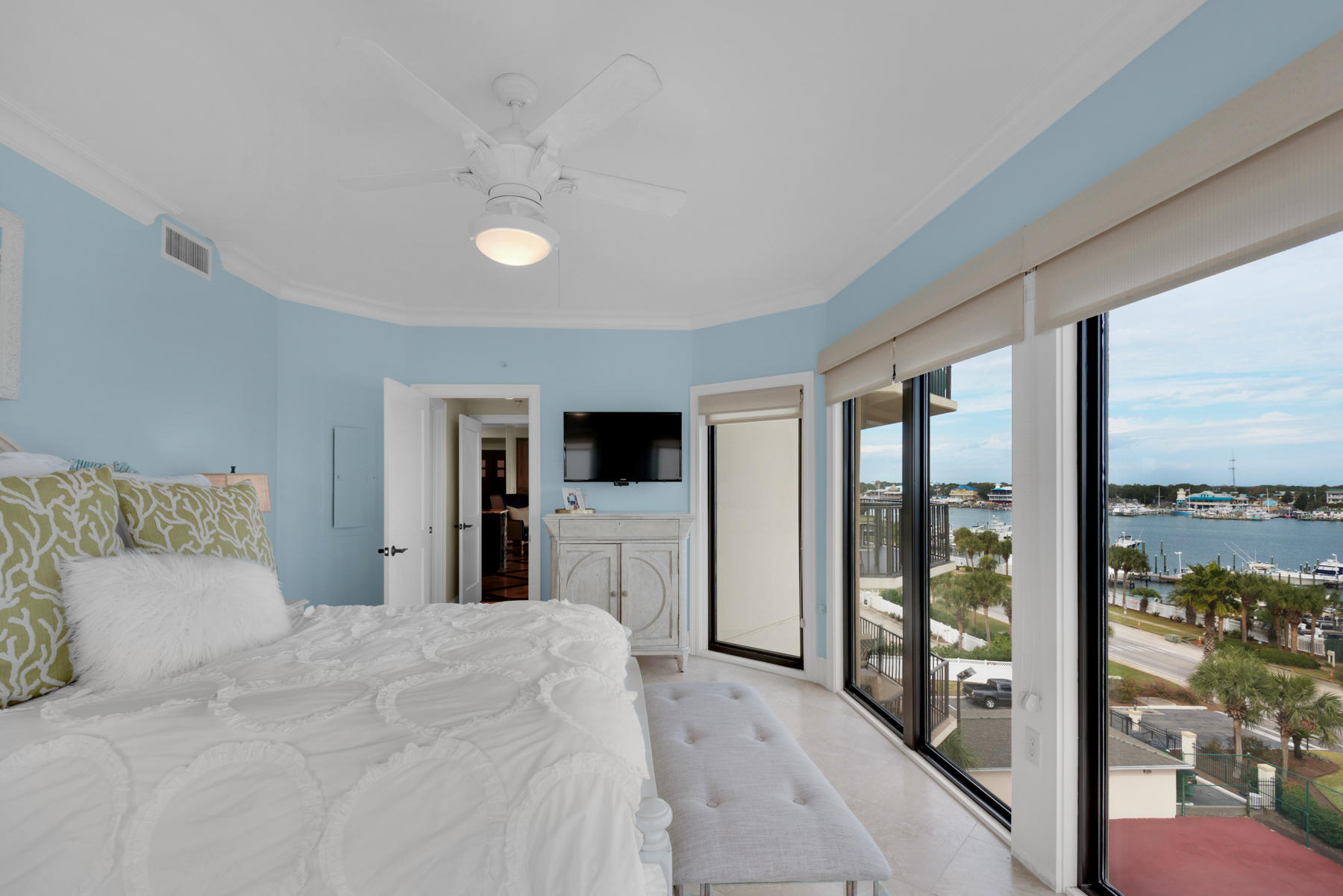 WATERVIEW TOWERS YACHT CLUB - Residential