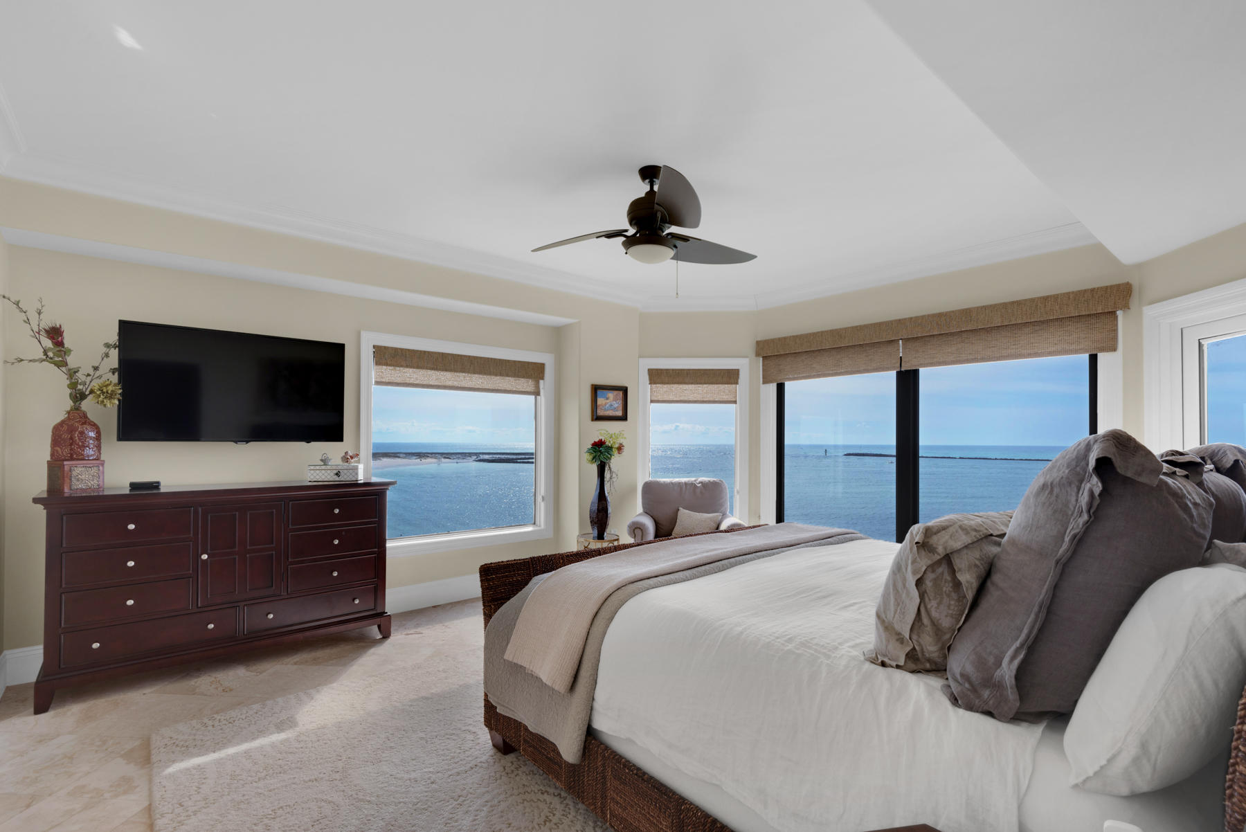 WATERVIEW TOWERS YACHT CLUB - Residential