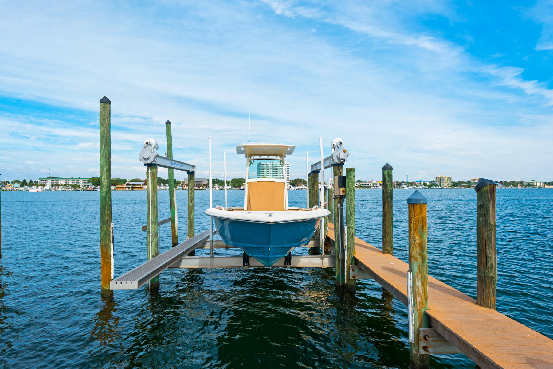 WATERVIEW TOWERS YACHT CLUB - Residential