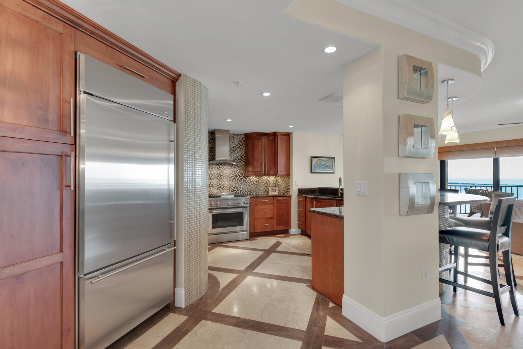 WATERVIEW TOWERS YACHT CLUB - Residential