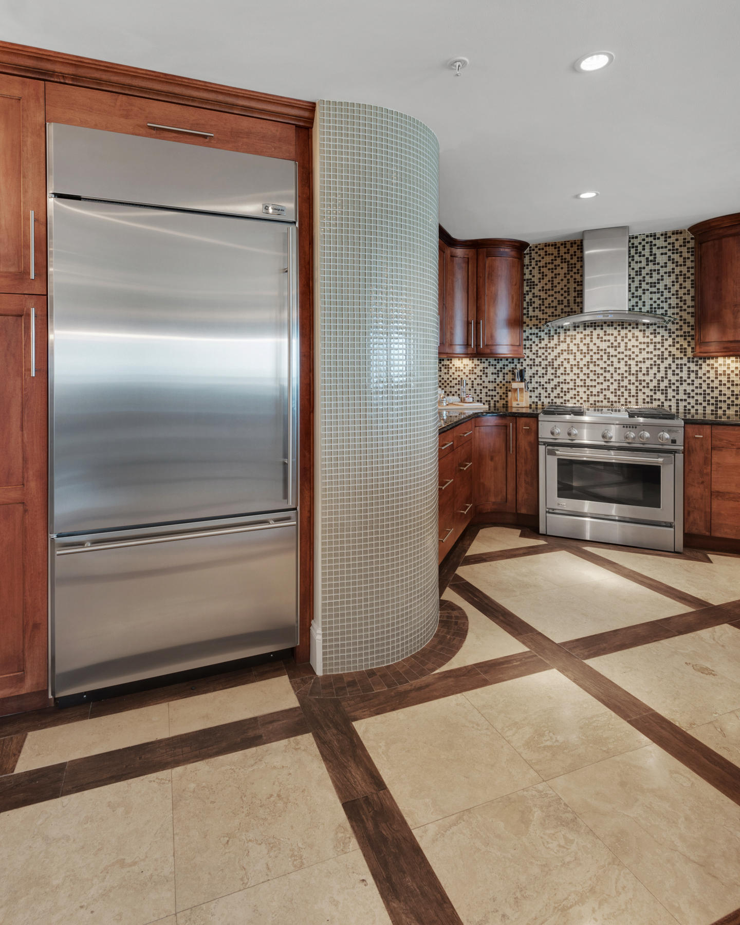 WATERVIEW TOWERS YACHT CLUB - Residential