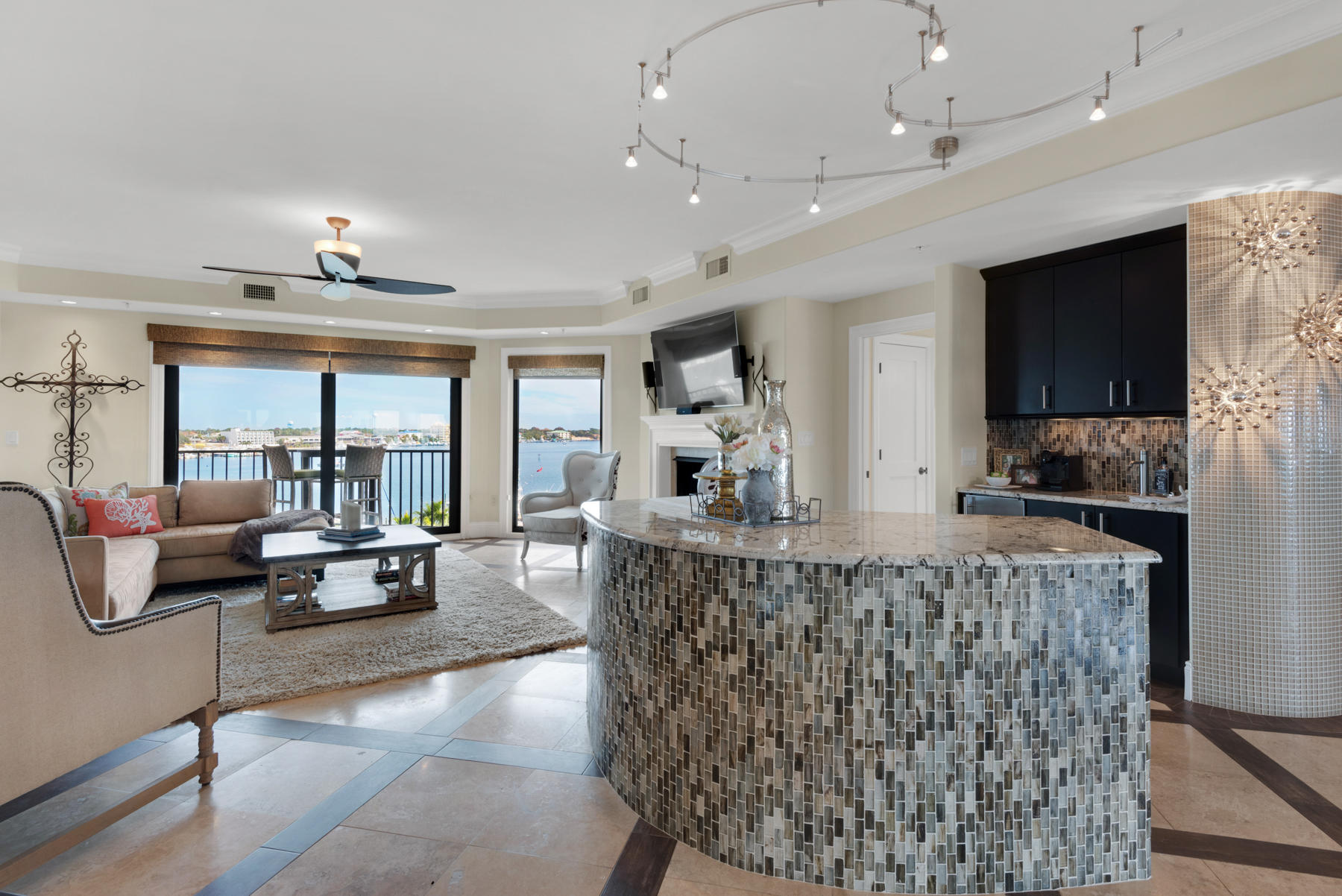 WATERVIEW TOWERS YACHT CLUB - Residential