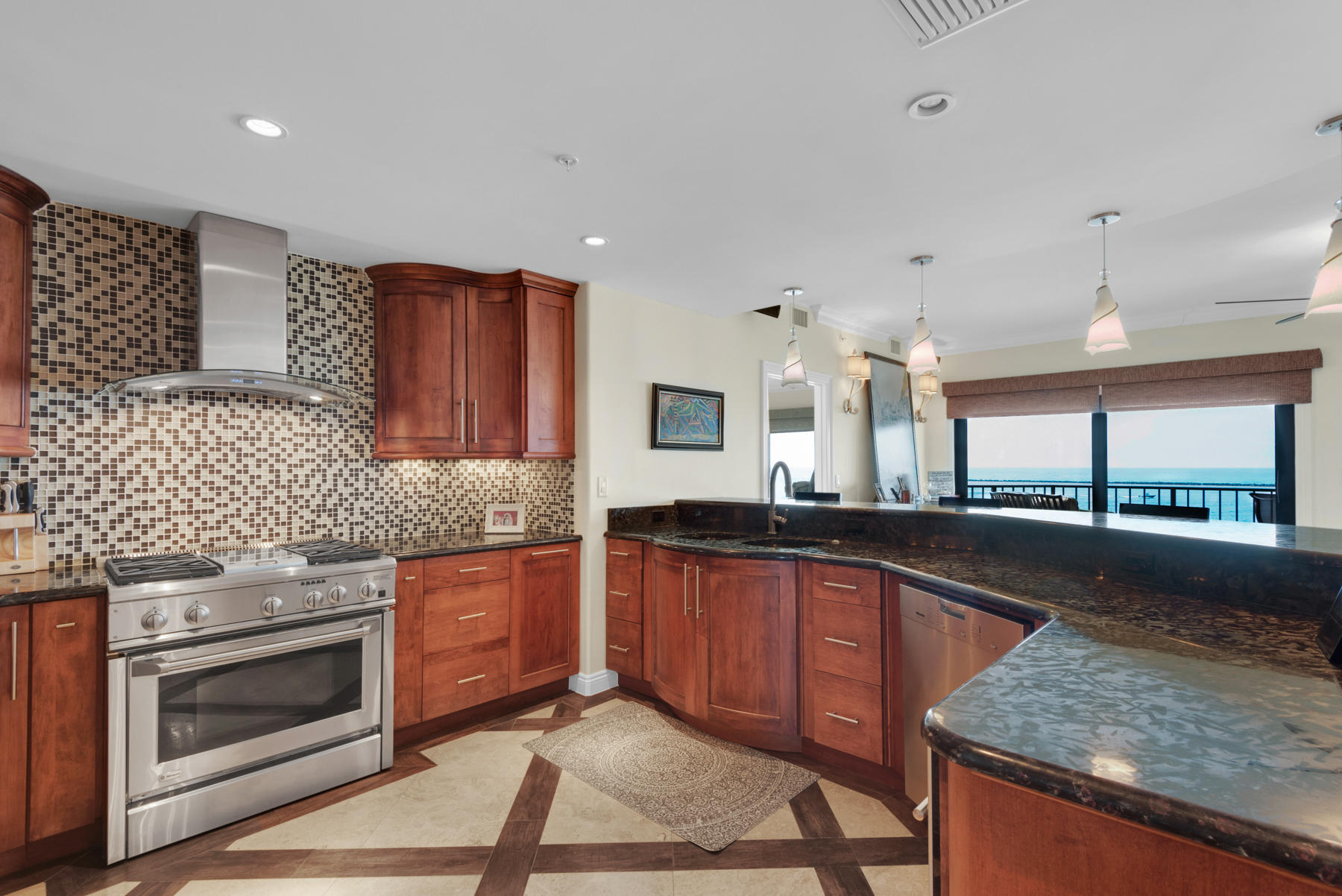 WATERVIEW TOWERS YACHT CLUB - Residential