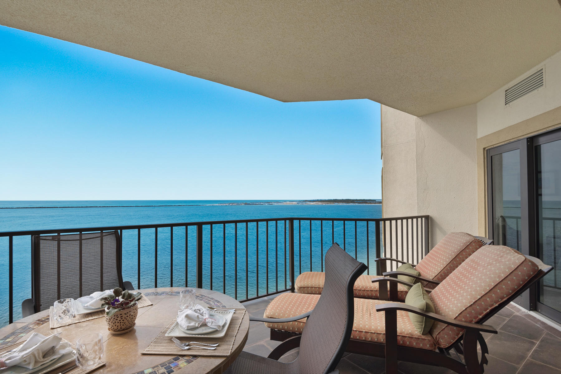 WATERVIEW TOWERS YACHT CLUB - Residential